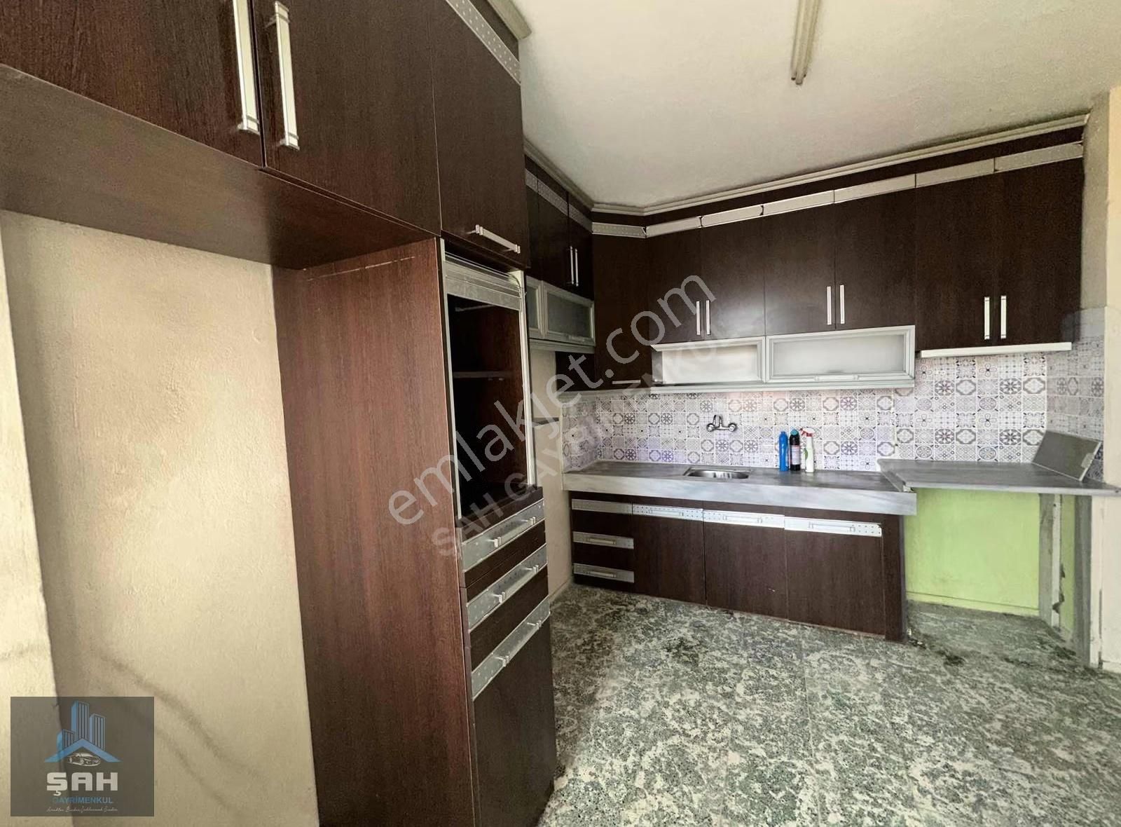 Şah'tan Sevgi Yolu Üst Caddesinde 2+1 Çift Cephe Satılık Daire - Görsel 2