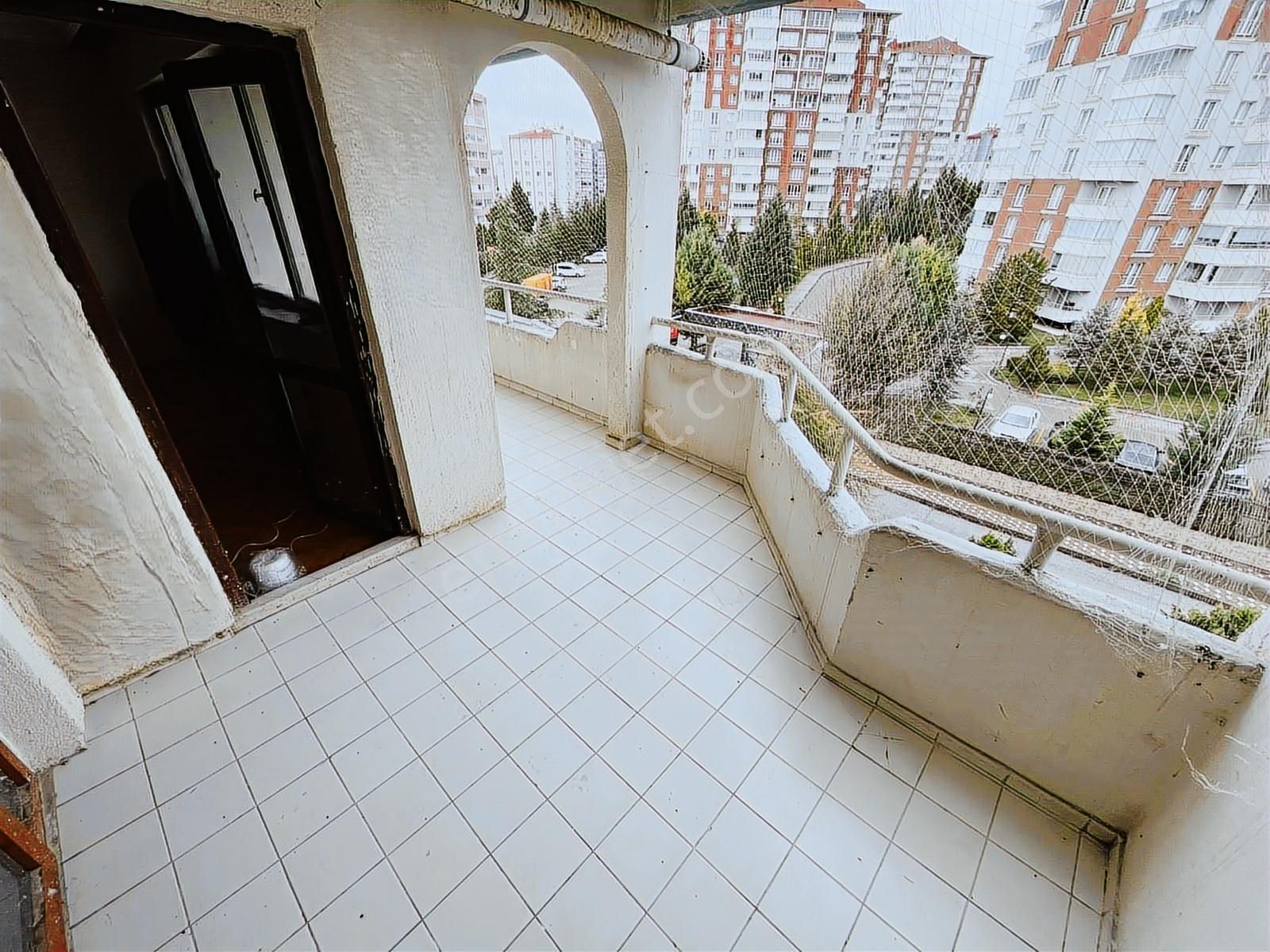 Eryaman Öz Ahikent Sitesinde Ara Kat Asansörlü 3+1 Kiralık Daire - Görsel 6
