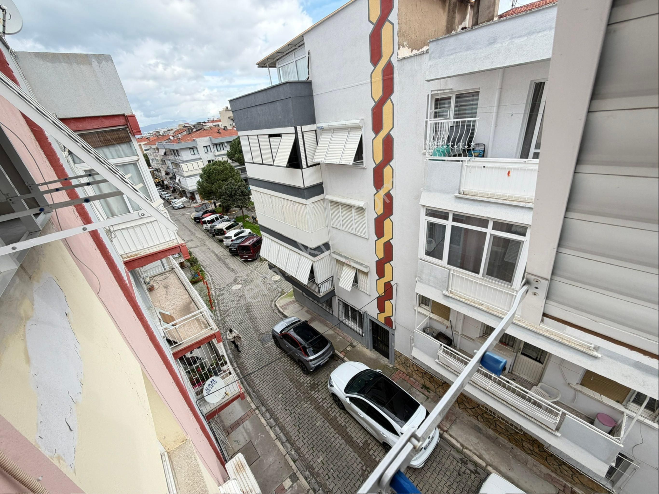 Balçova Ata Caddesine Yakın Tadilatlı 3+1 Ferah Daire - Görsel 20