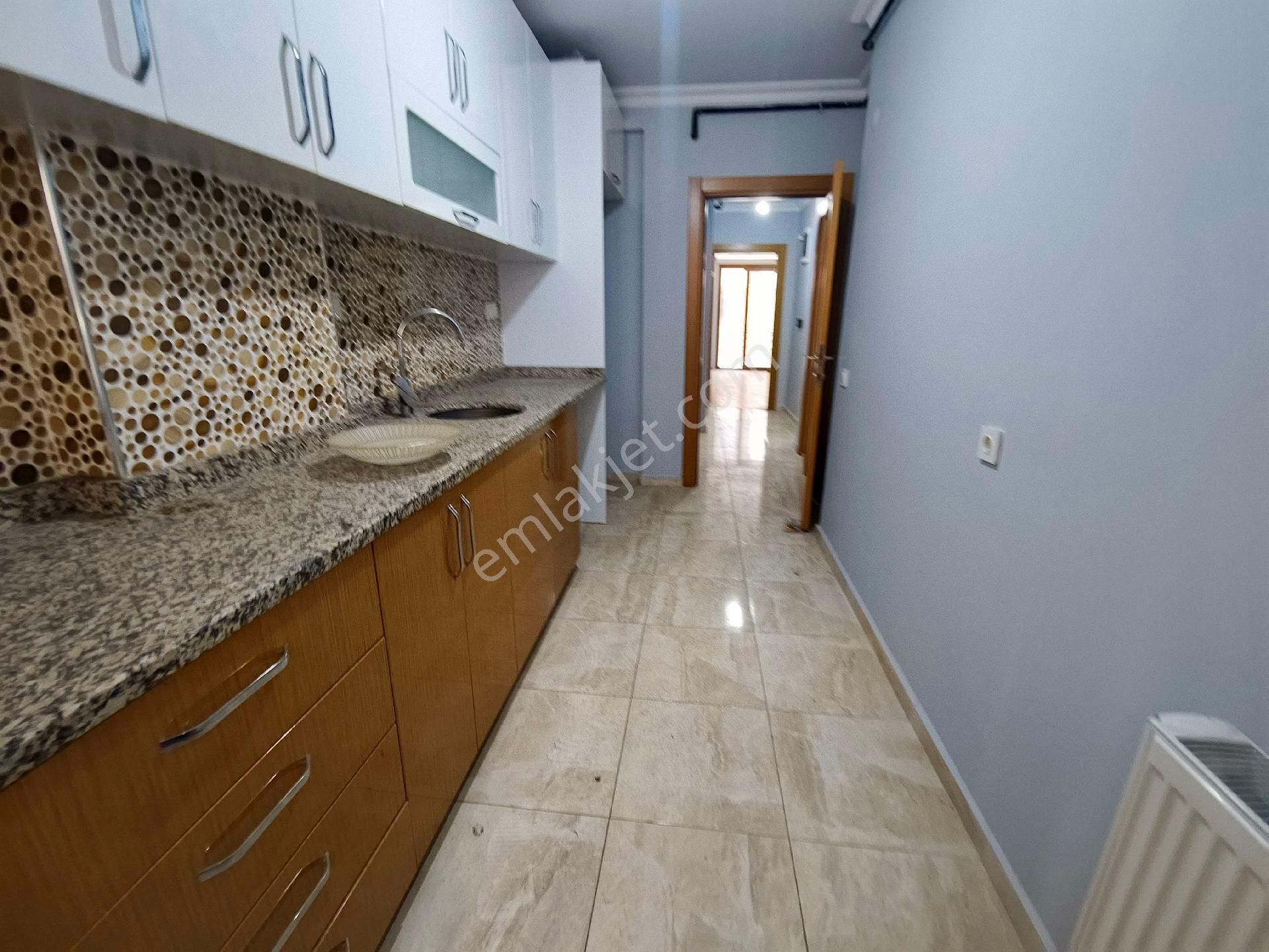 Güneyden Metroya 15 Dakika Yürüme 1+1.70 M2 Y.giriş Daire - Görsel 3