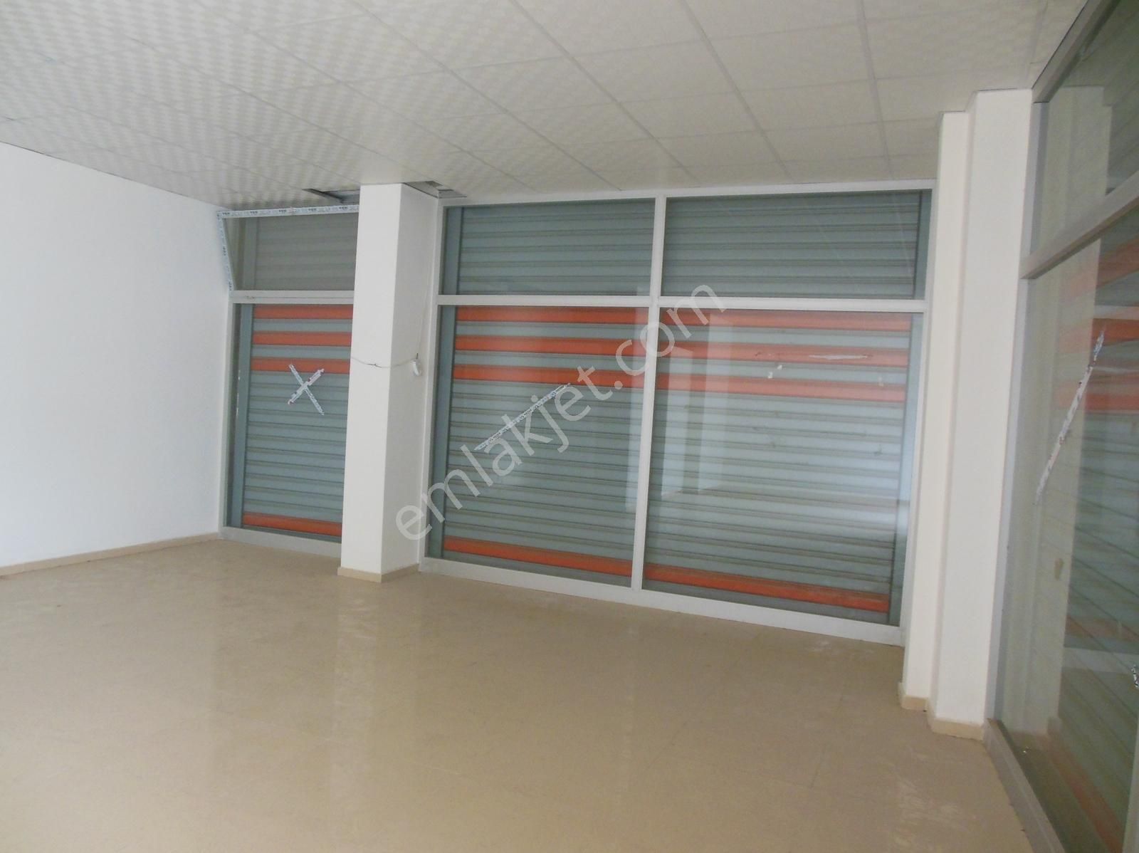 Bal Gayrimenkul- Kasımpaşa Okul Sokakta 60 M2 Köşe Dükkan