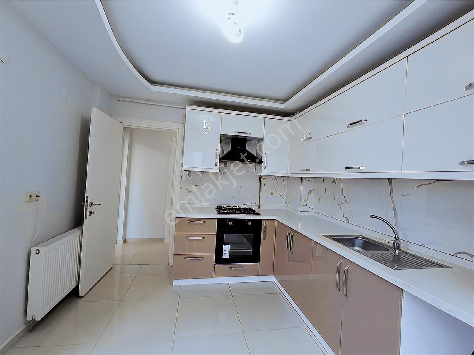 Bal Gayrimenkul- Barbarosta Site İçinde Geniş Ferah 3+1 Daire