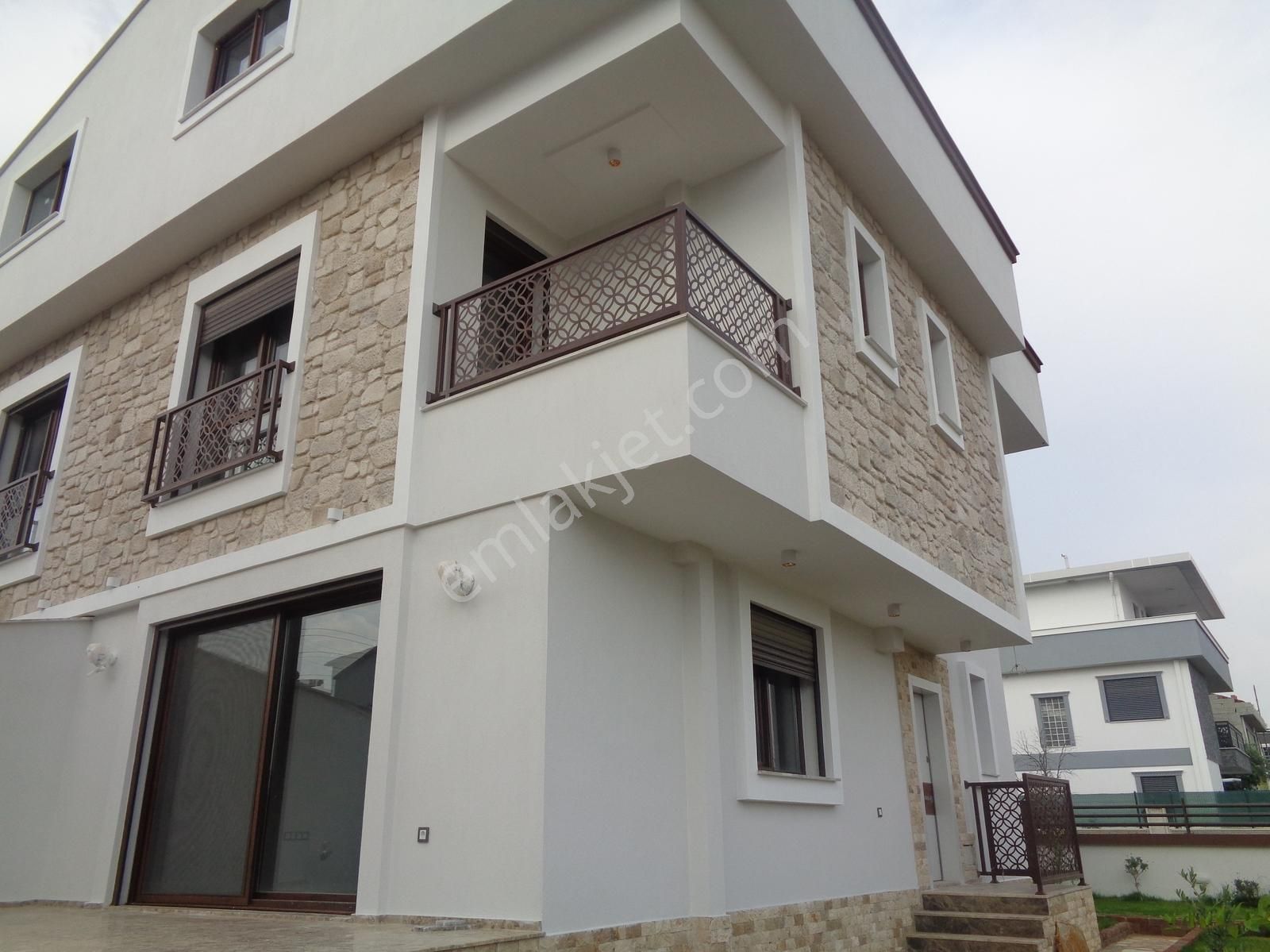 Bal Gayrimenkul-mithatpaşada Muhteşem Tasarımlı 4+1 Villa - Görsel 2