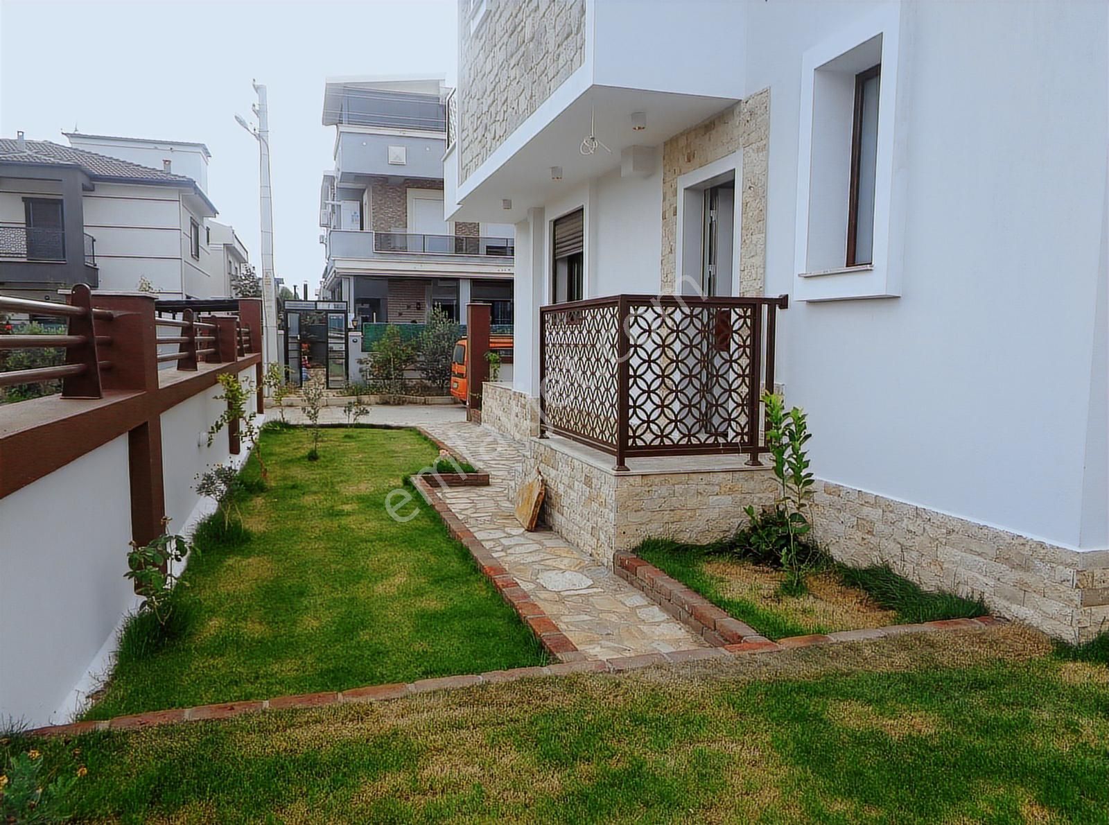 Bal Gayrimenkul-mithatpaşada Muhteşem Tasarımlı 4+1 Villa