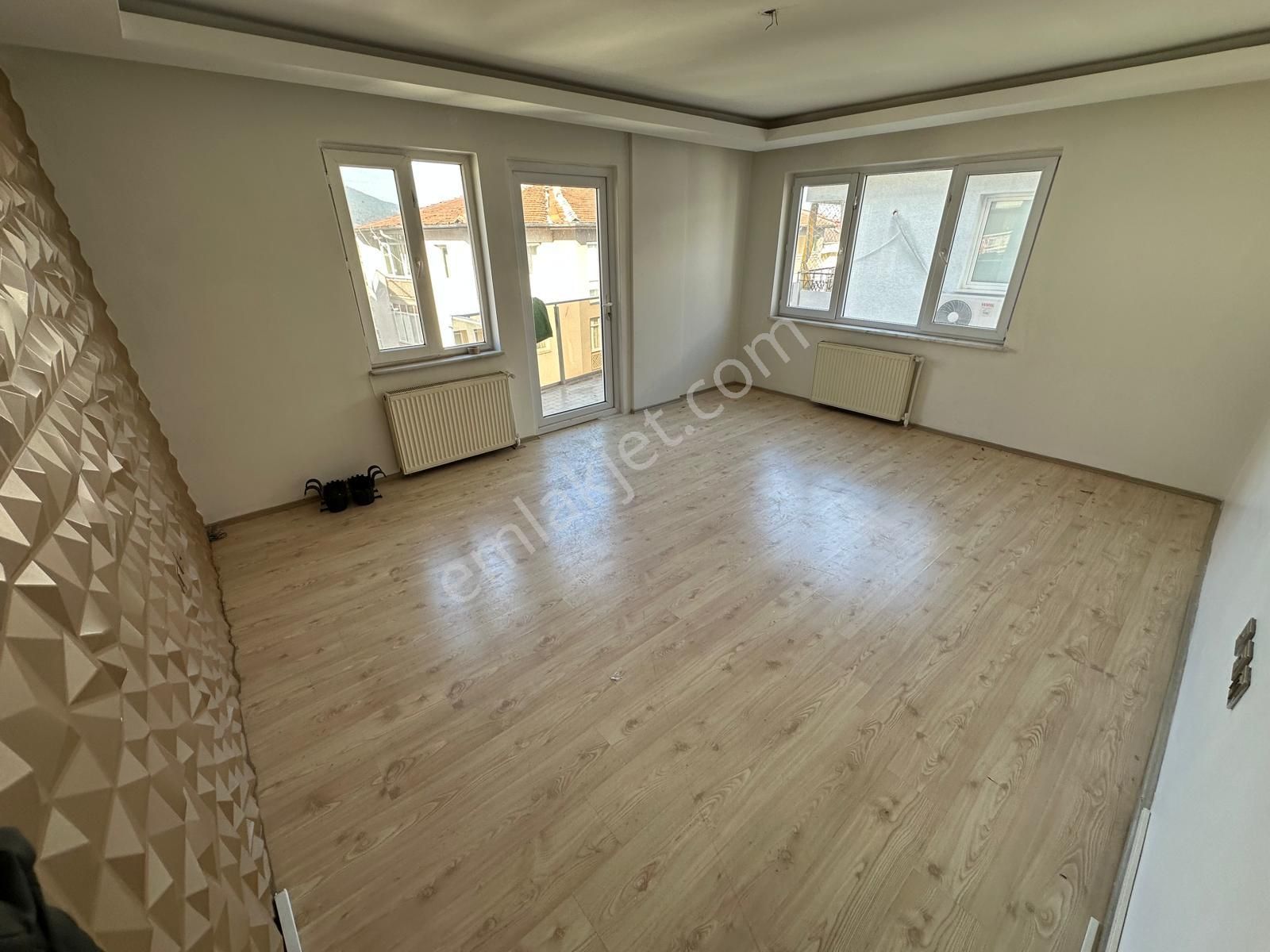 Setbaşı Umurbey'de | Park Yanı Çift Balkonlu Bakımlı 2+1 Kiralık Daire