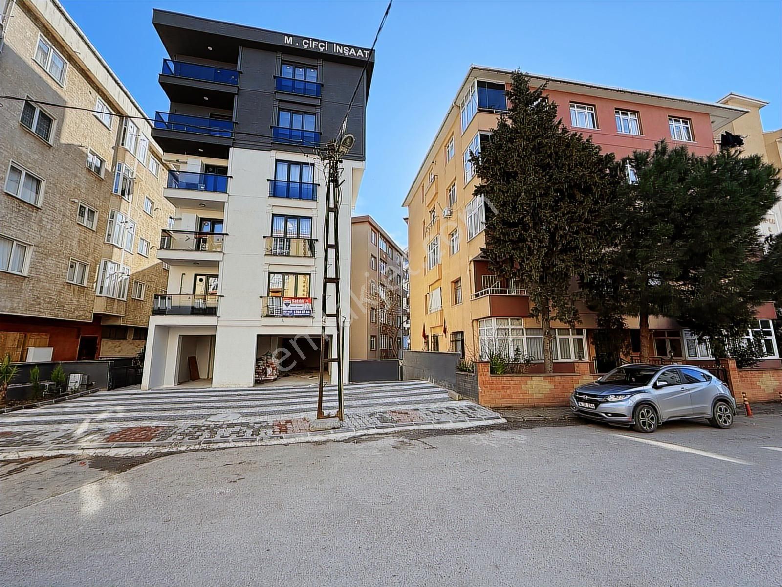 Kartal Hürriyet Mahallesi Satılık 3+1 Metroya 300 Metre