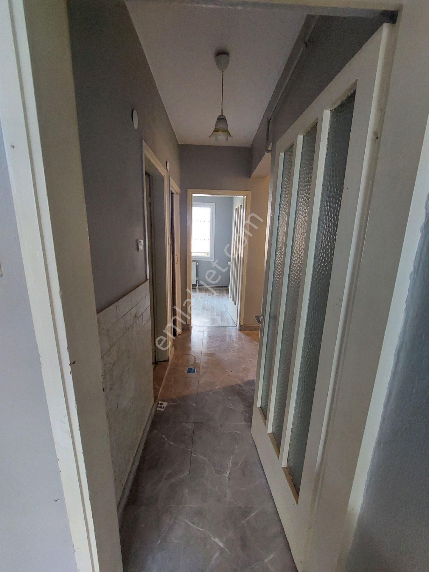 İşçievlerinde Yüksek Zemin Çift Balkonlu Doğalgazlı 120m2 3+1 - Görsel 34