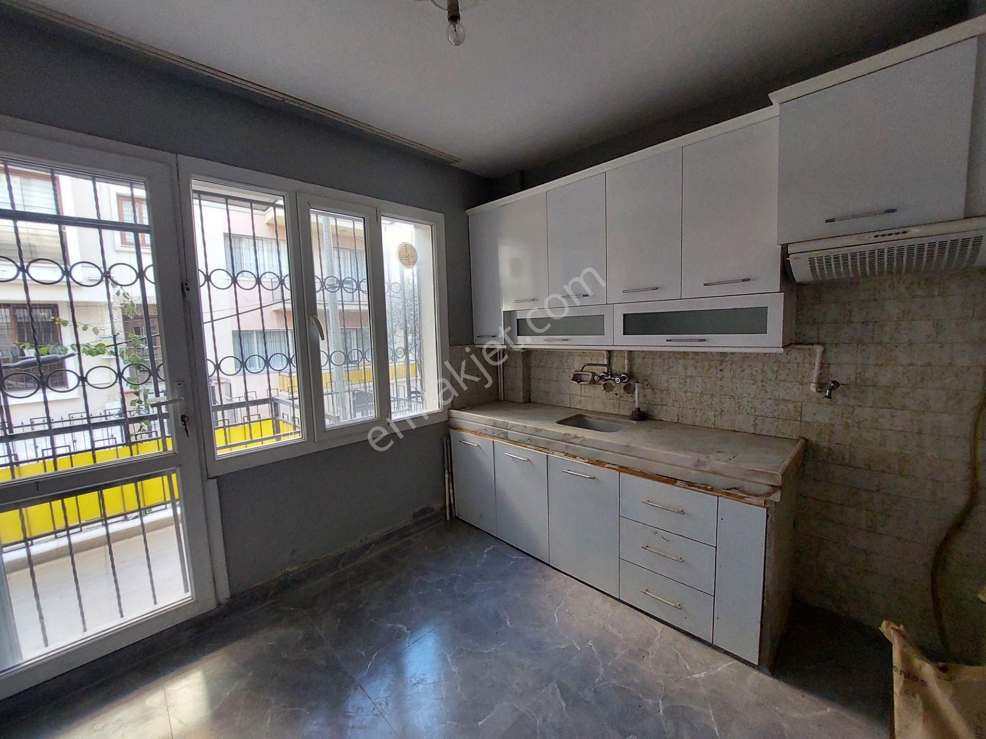 İşçievlerinde Yüksek Zemin Çift Balkonlu Doğalgazlı 120m2 3+1 - Görsel 16