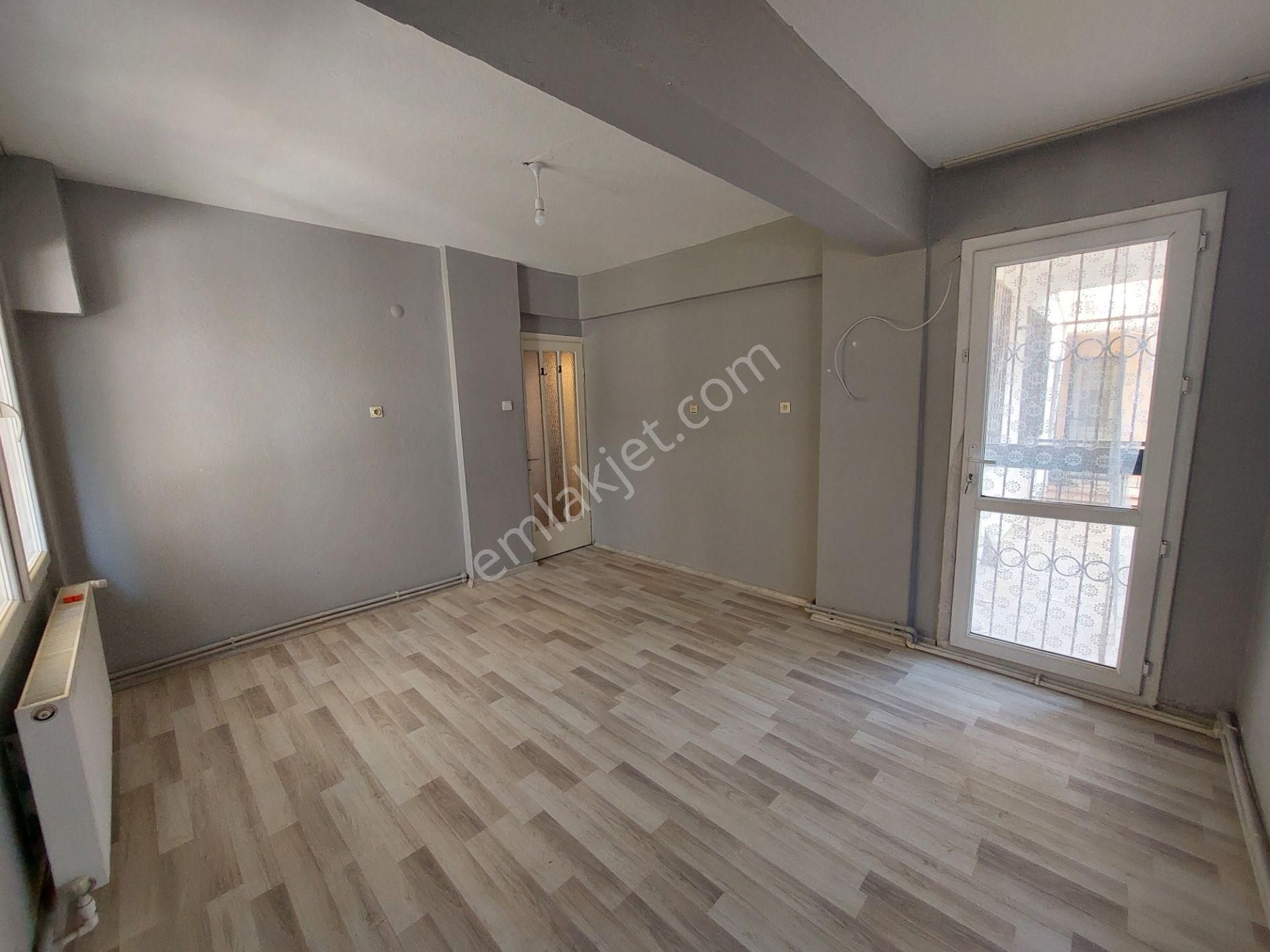 İşçievlerinde Yüksek Zemin Çift Balkonlu Doğalgazlı 120m2 3+1 - Görsel 20