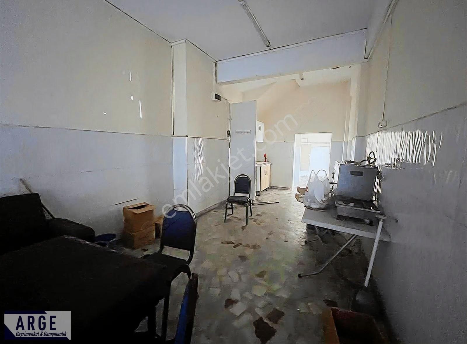 Merkezi Konumda Çift Cephe Kiralık Dükkan - Görsel 5