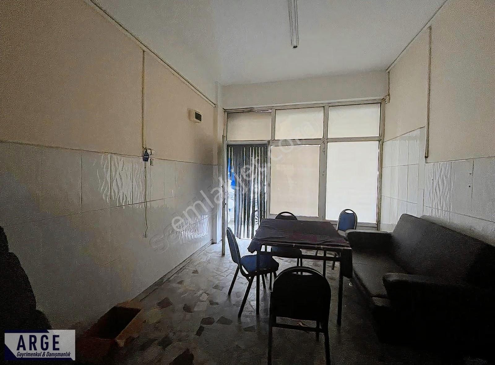 Merkezi Konumda Çift Cephe Kiralık Dükkan - Görsel 9