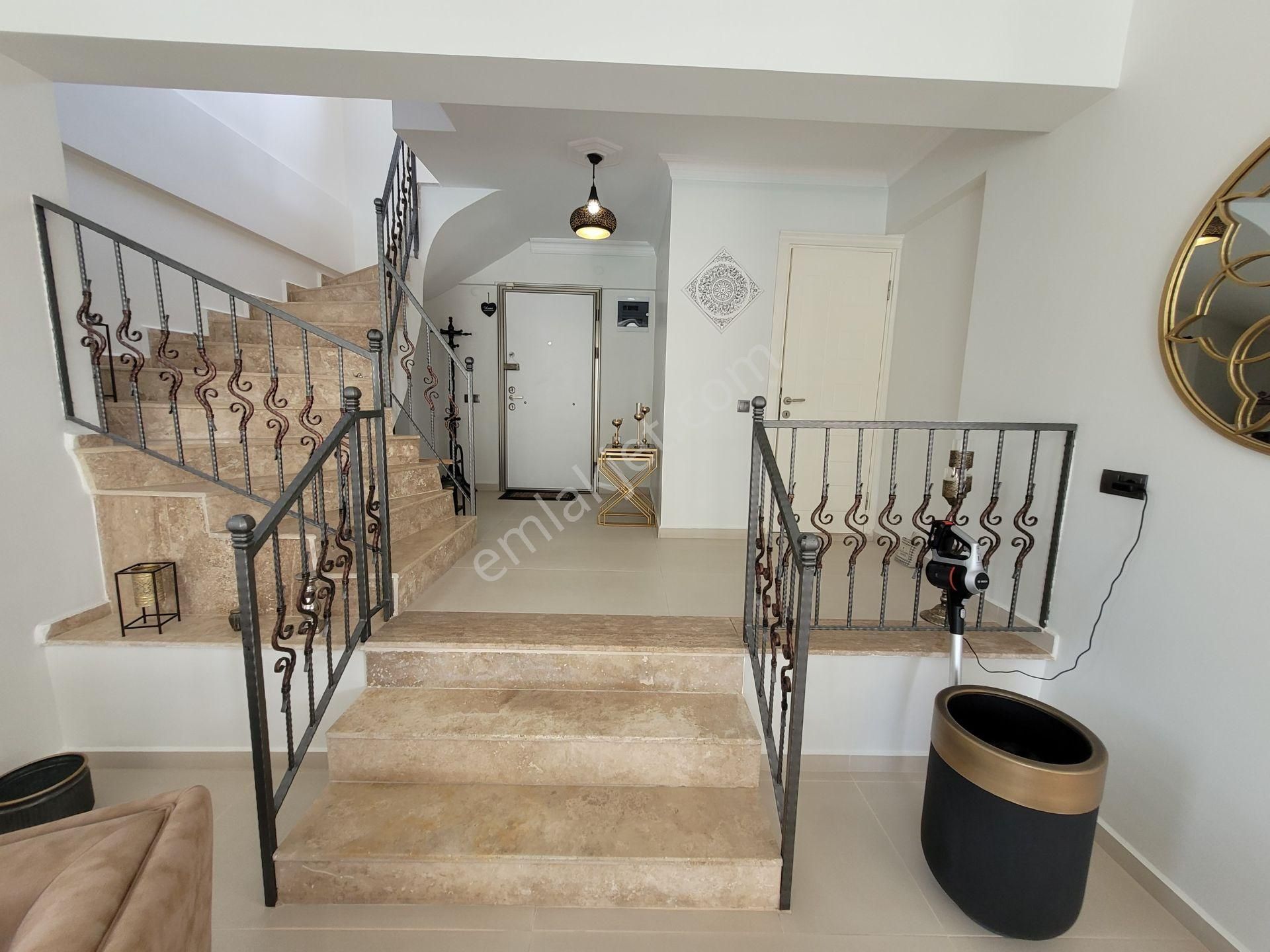 Didim Taş Evler Mevkiinde Tam Müstakil Deniz Ve Gün Batımı Manzaralı Triplex Villa - Görsel 16