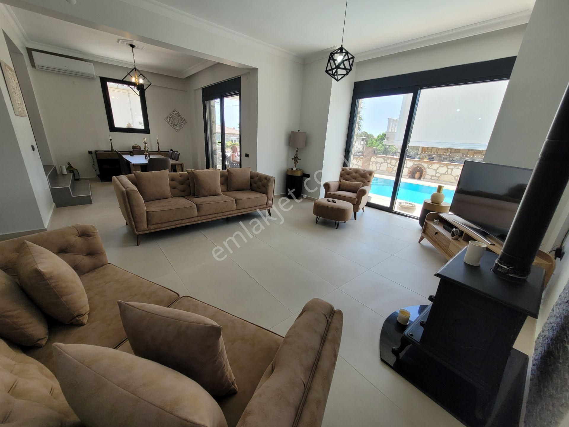 Didim Taş Evler Mevkiinde Tam Müstakil Deniz Ve Gün Batımı Manzaralı Triplex Villa - Görsel 12