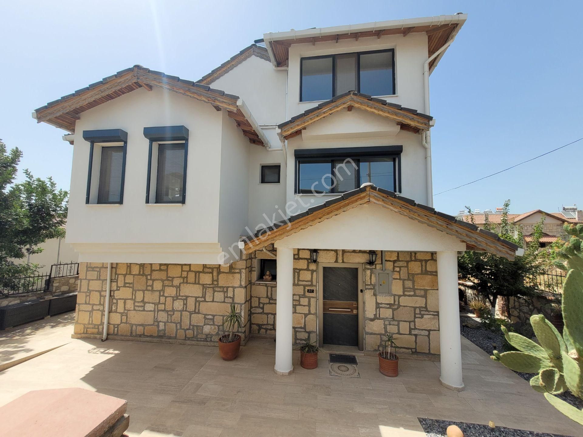 Didim Taş Evler Mevkiinde Tam Müstakil Deniz Ve Gün Batımı Manzaralı Triplex Villa - Görsel 3