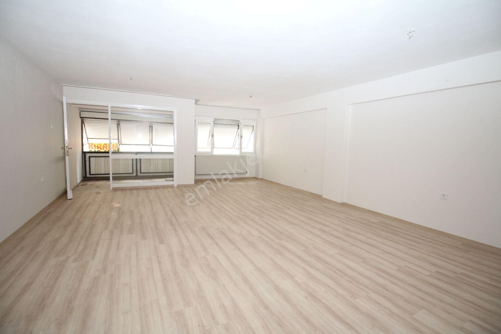 Polat Cad. Yakını Arakat Doğalgazlı Geniş Daire