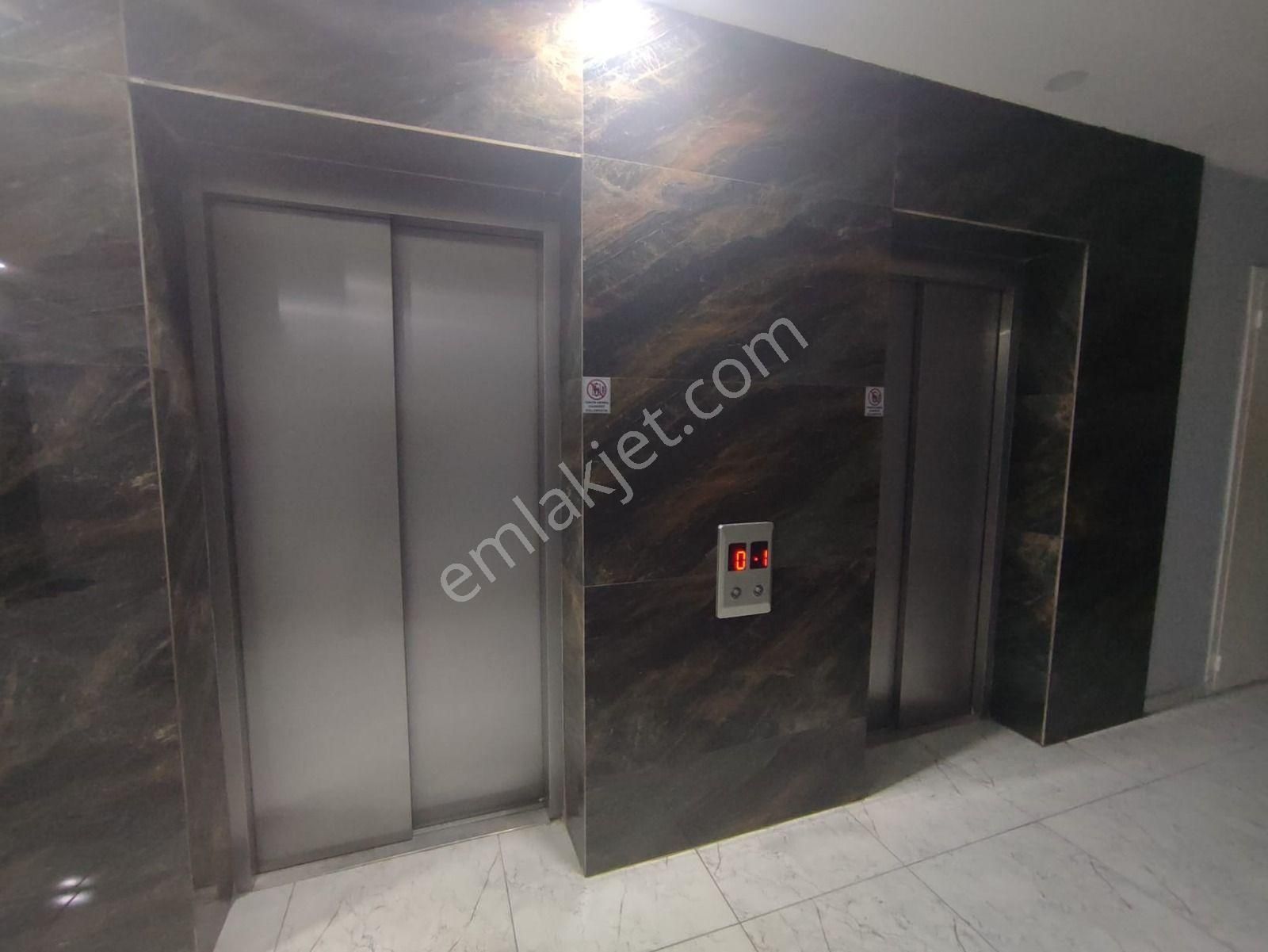 Nek Tower Plazada Güvenlikli Manzaralı 1+1 Satılık Home Ofis - Görsel 15