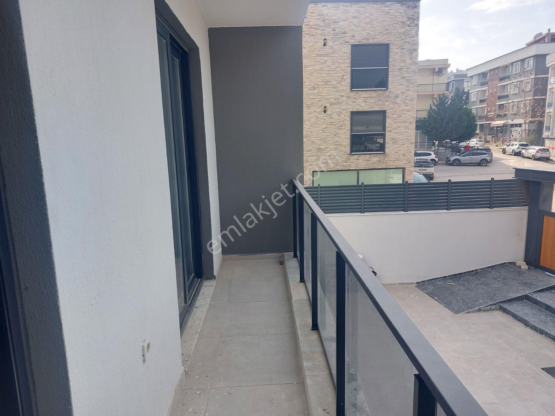 Havuzlu Site İçerisinde Sıfır Eşyalı Sıfır Lüks 1+1 Daire - Görsel 12