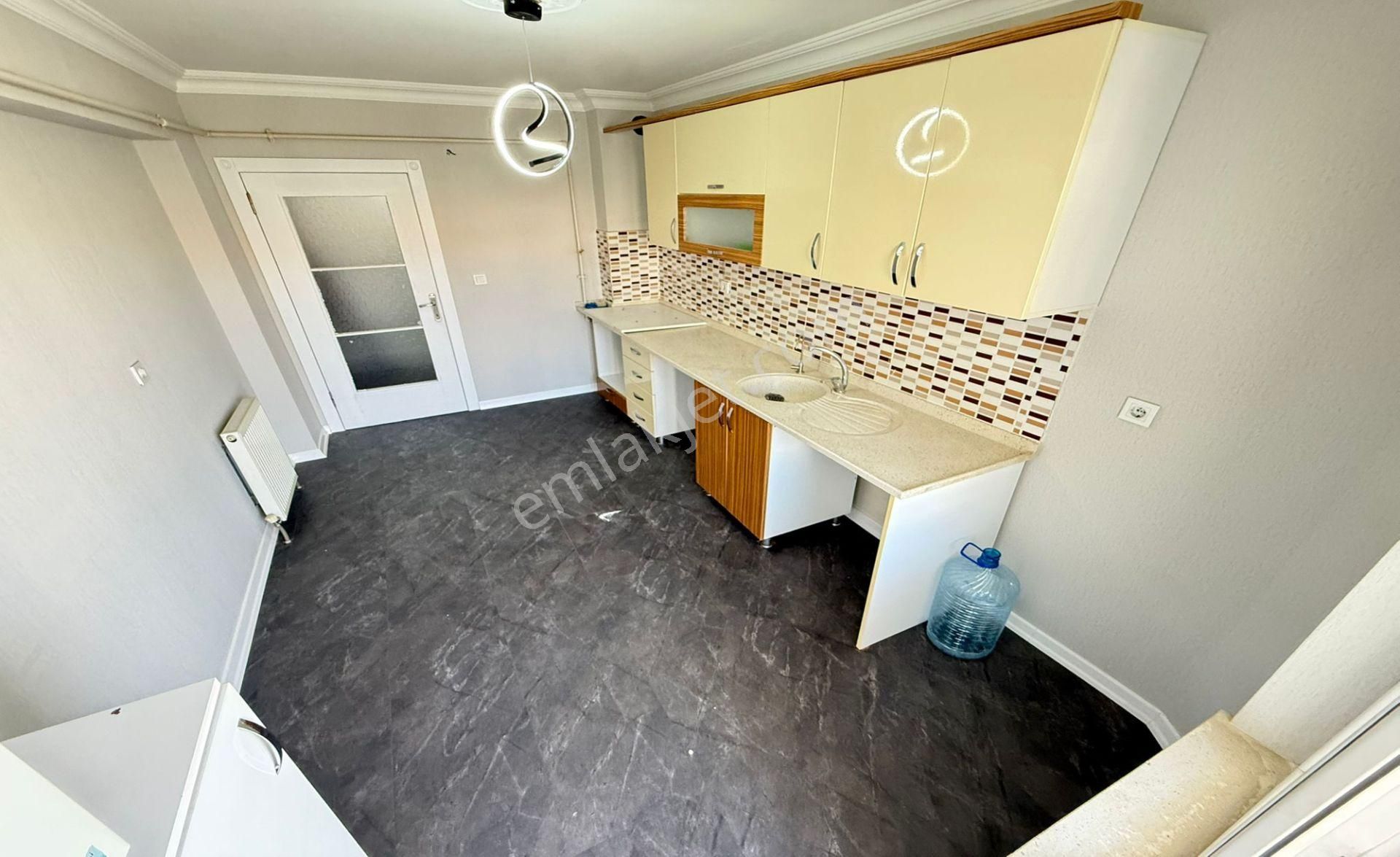 Çok Acil'den Kanuni Mh.katta 3+1 Asansorlu Kiralık Daire! - Görsel 3