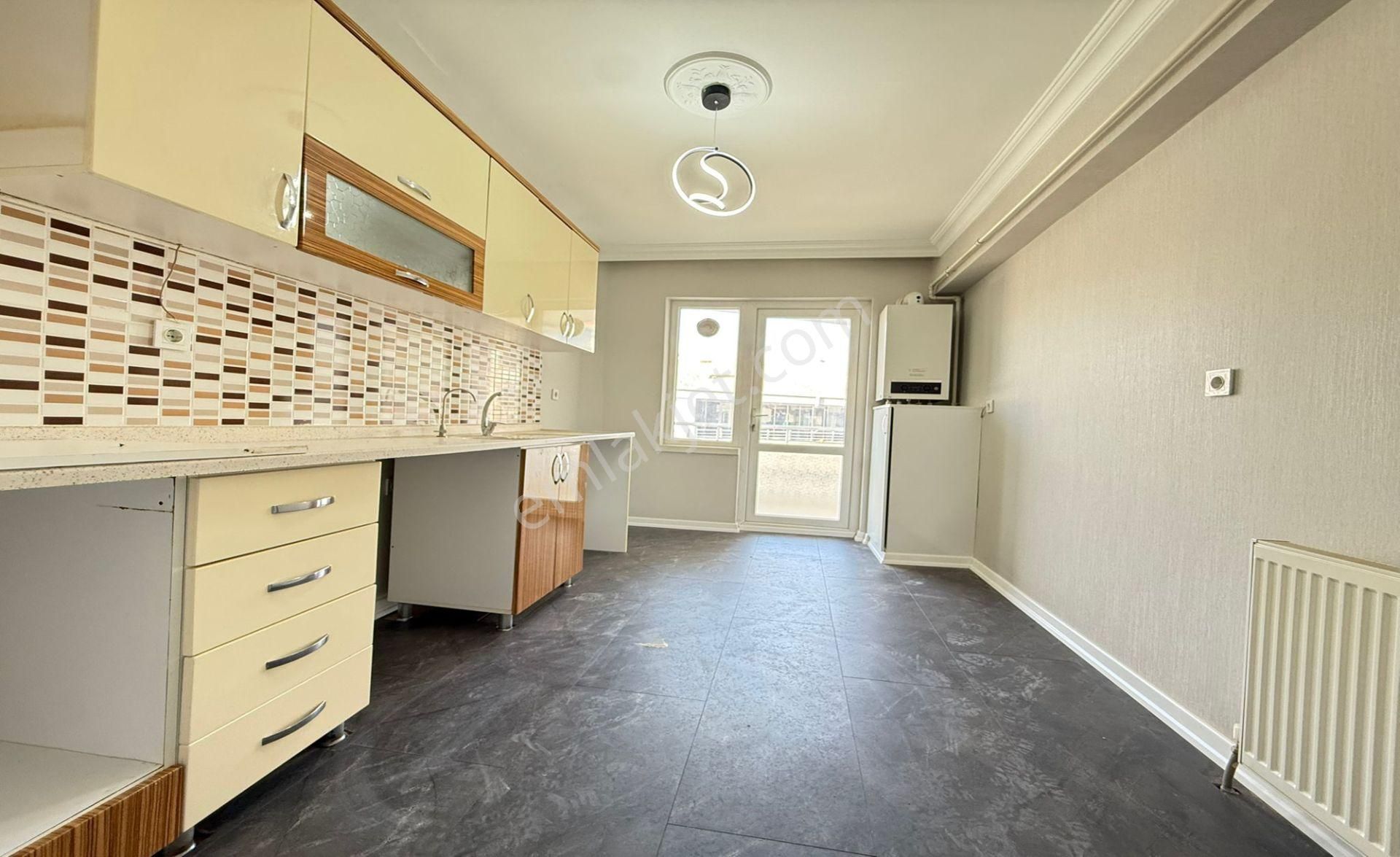 Çok Acil'den Kanuni Mh.katta 3+1 Asansorlu Kiralık Daire! - Görsel 2