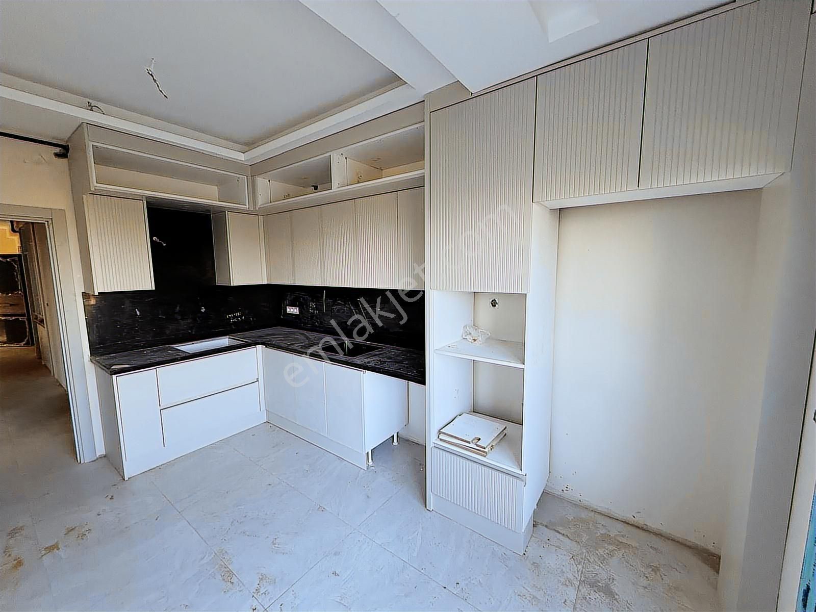 Bal Gayrimenkul- Altıntepede Havuzlu Site İçinde 3+1 Daire