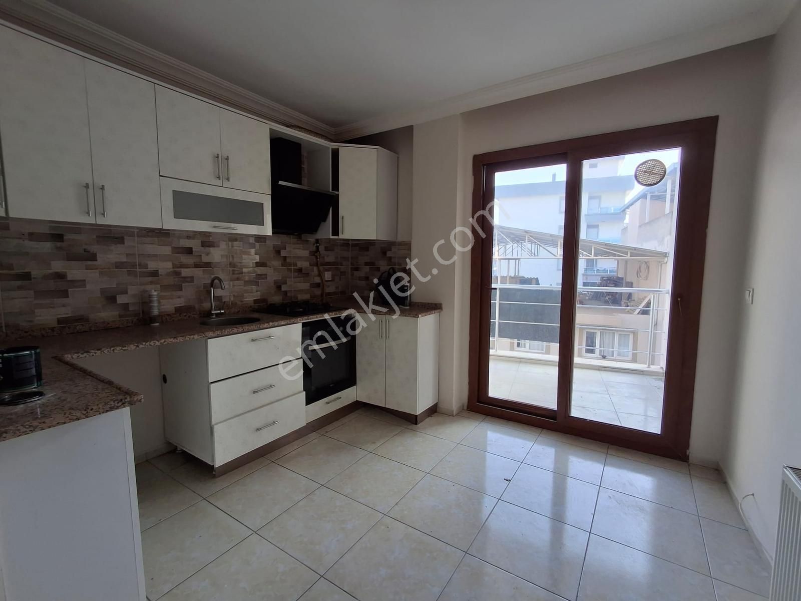 Bal Gayrimenkul -cüneytbeyde Merkeze Yakın Asansörlü 3+1 Daire