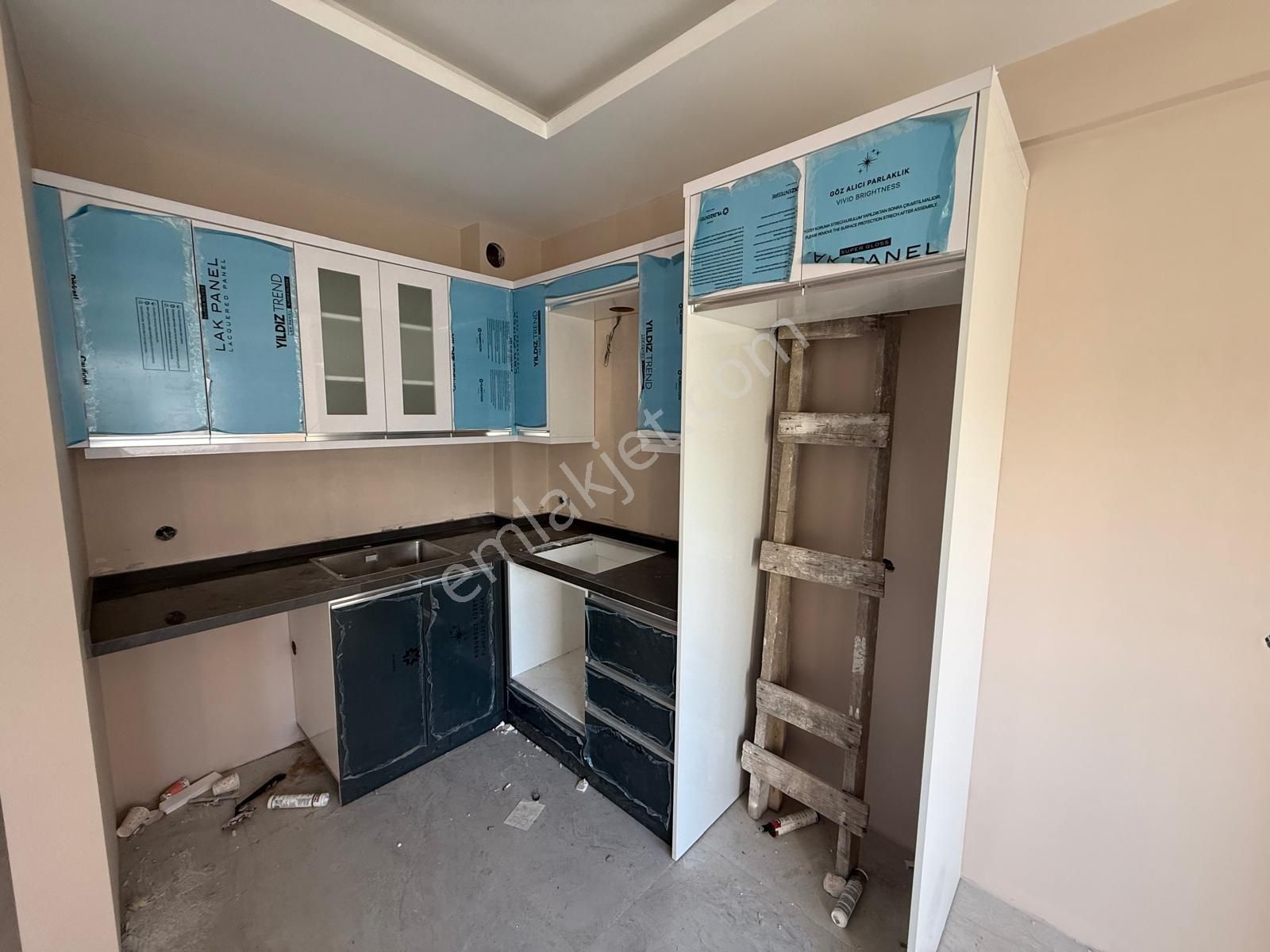 Bal Gayrimenkul- Görece Köy Girişinde Ana Yola Yakın 2+1 Daire - Görsel 3