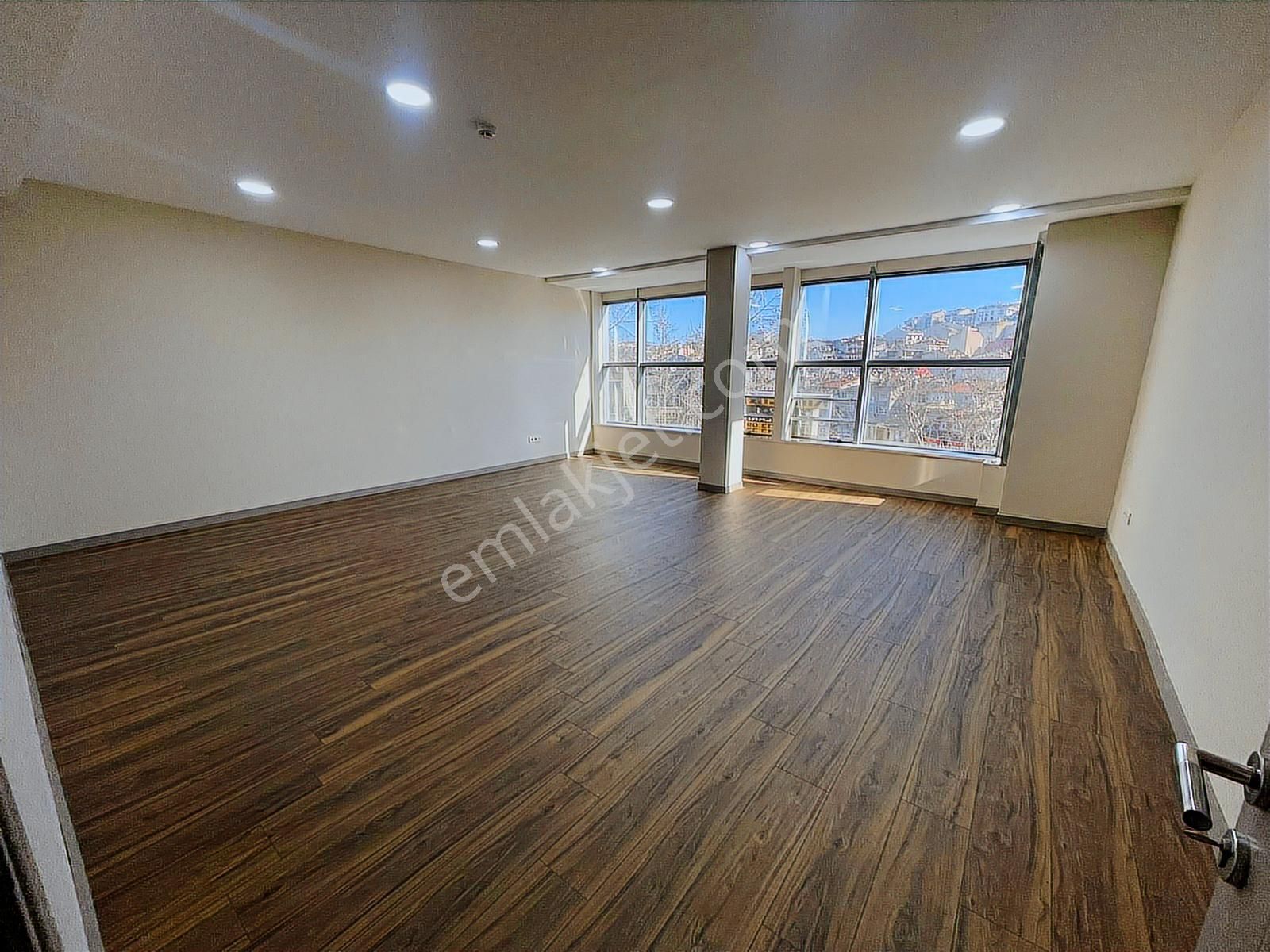 Üsküdar Merkezde Yektaş Plazada Kdv Avantajlı Kiralık Ofisler - Görsel 13