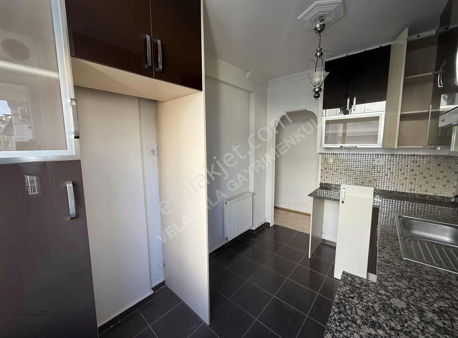 Karşıyaka Kiralık 2+1 Daire - 78m² - Merkezi Konum - Görsel 11