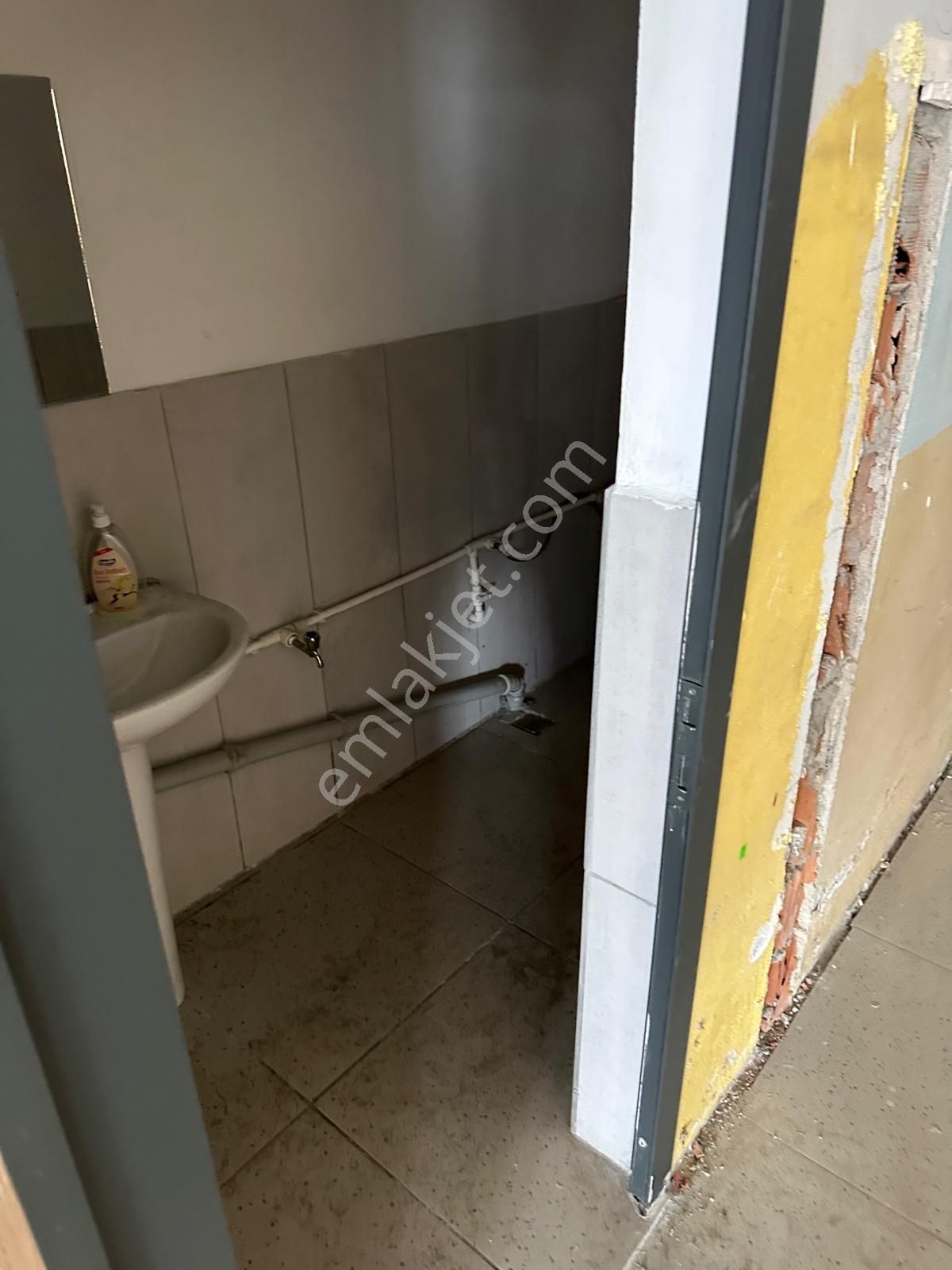 Arnavutköy Haraççı Merkezde Düz Giriş 300m2 Kiralık Dükkan... - Görsel 12