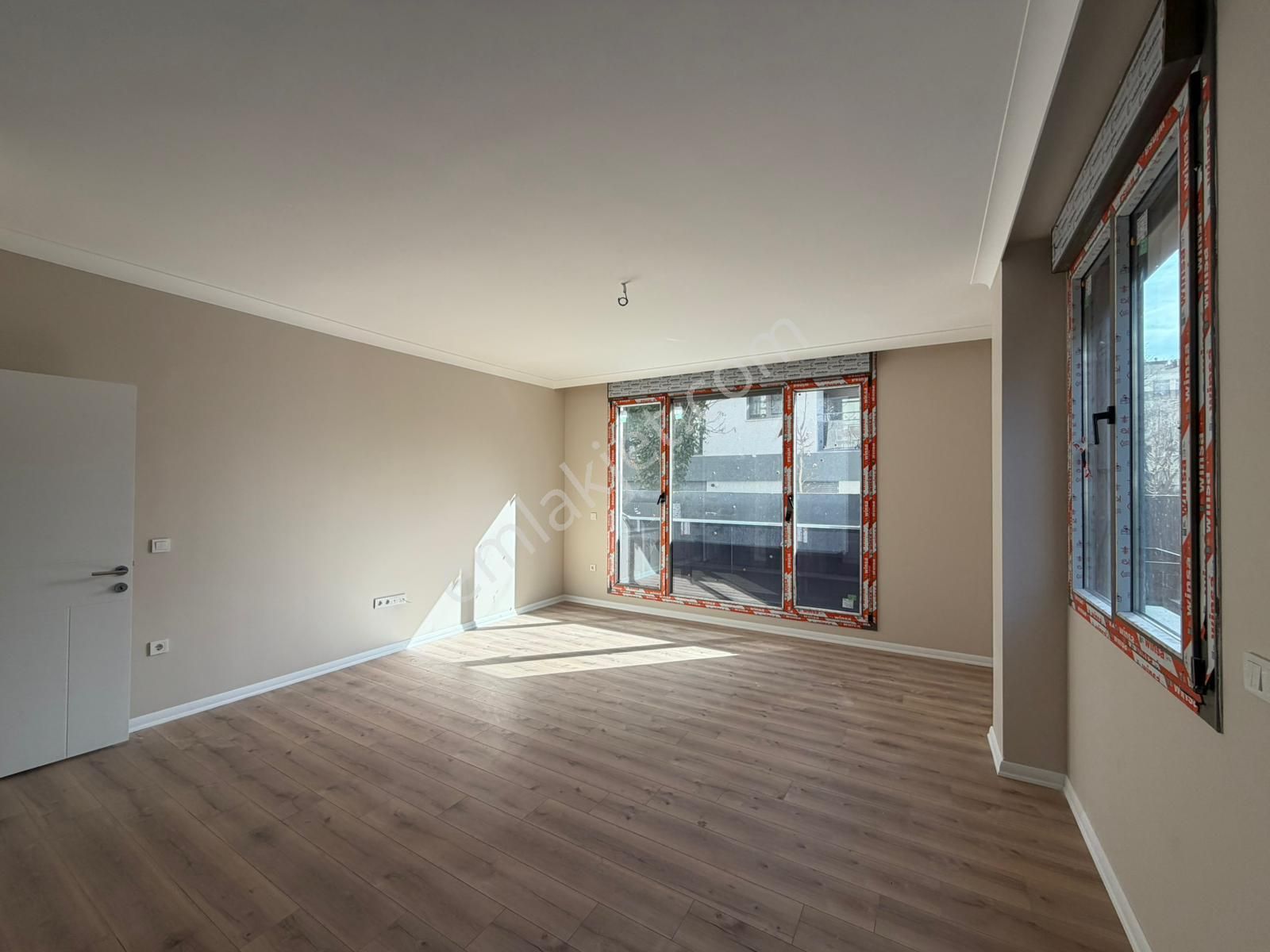 Plusofis Emlak Bostancı Levent Sokakta Satılık 1+1 Giriş Kat Daire - Görsel 3