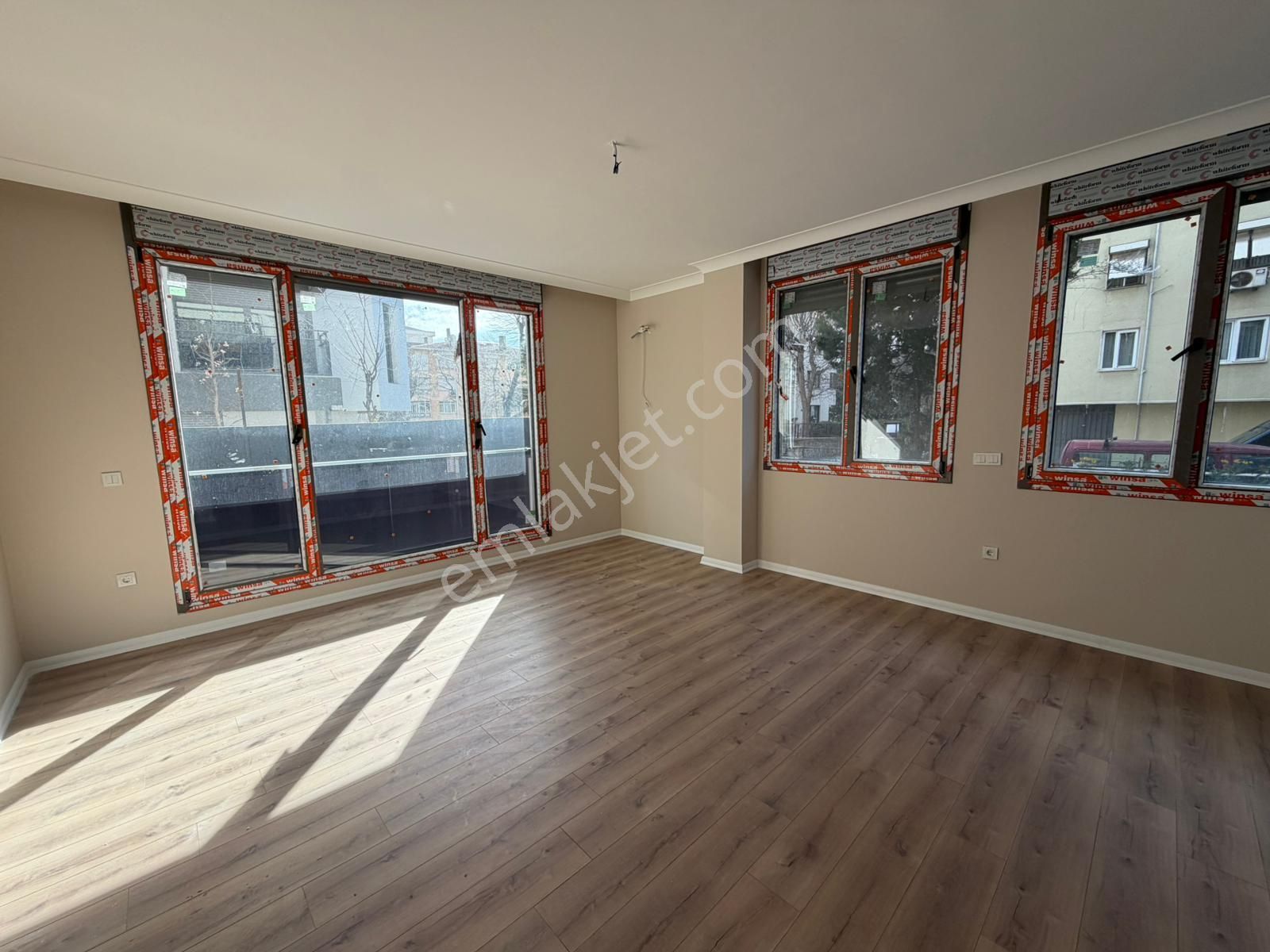 Plusofis Emlak Bostancı Levent Sokakta Satılık 1+1 Giriş Kat Daire - Görsel 2