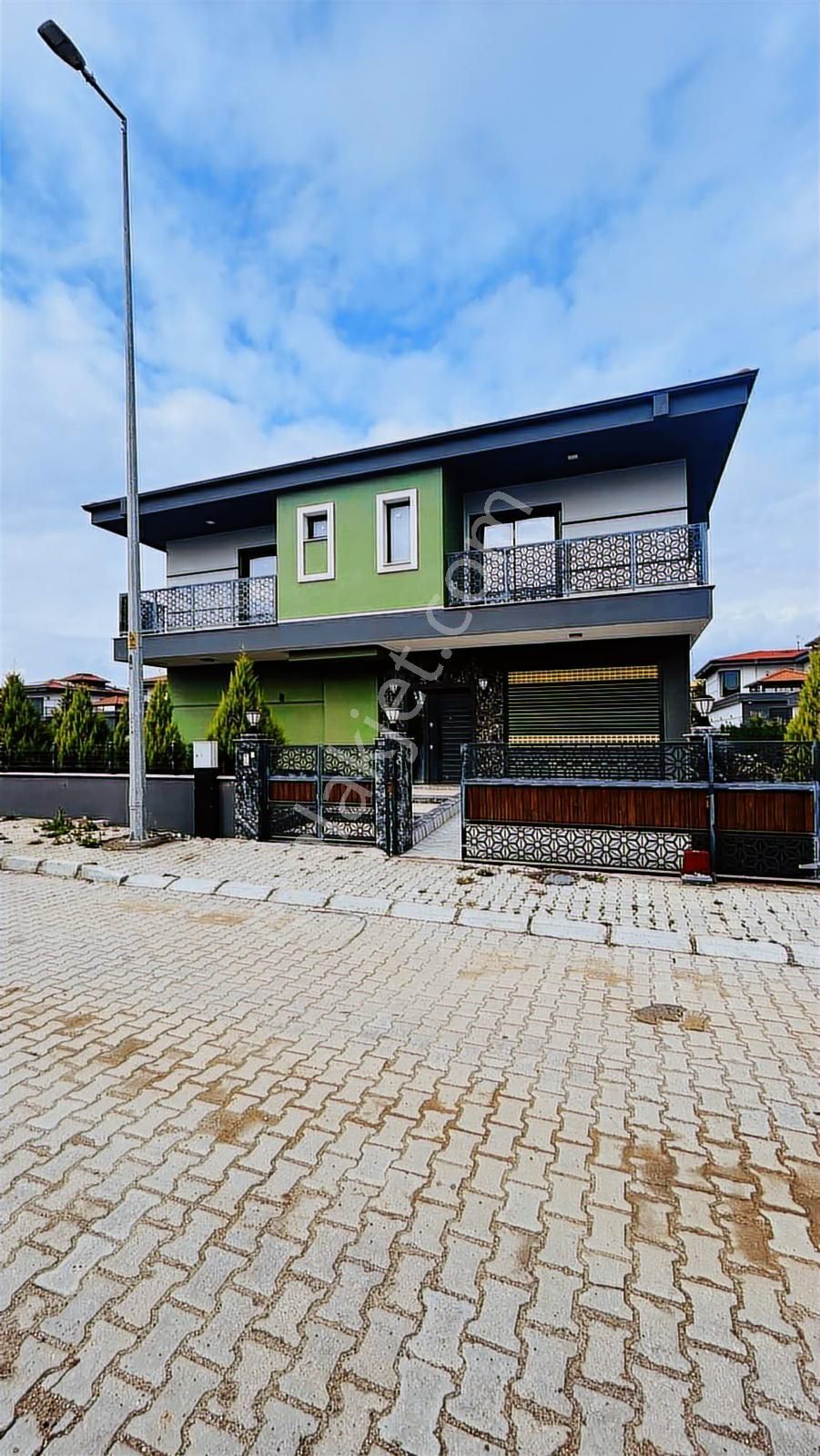 Işıklı Da Satılık Ultra Lux Havuzlu Villa