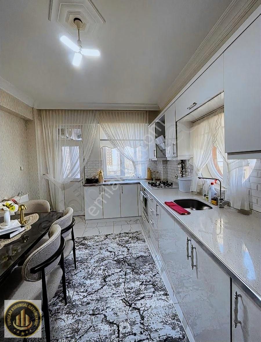 Gaziler 75 Caddeye İkinci Parsel Satılık 3+1 Lüküs Daire