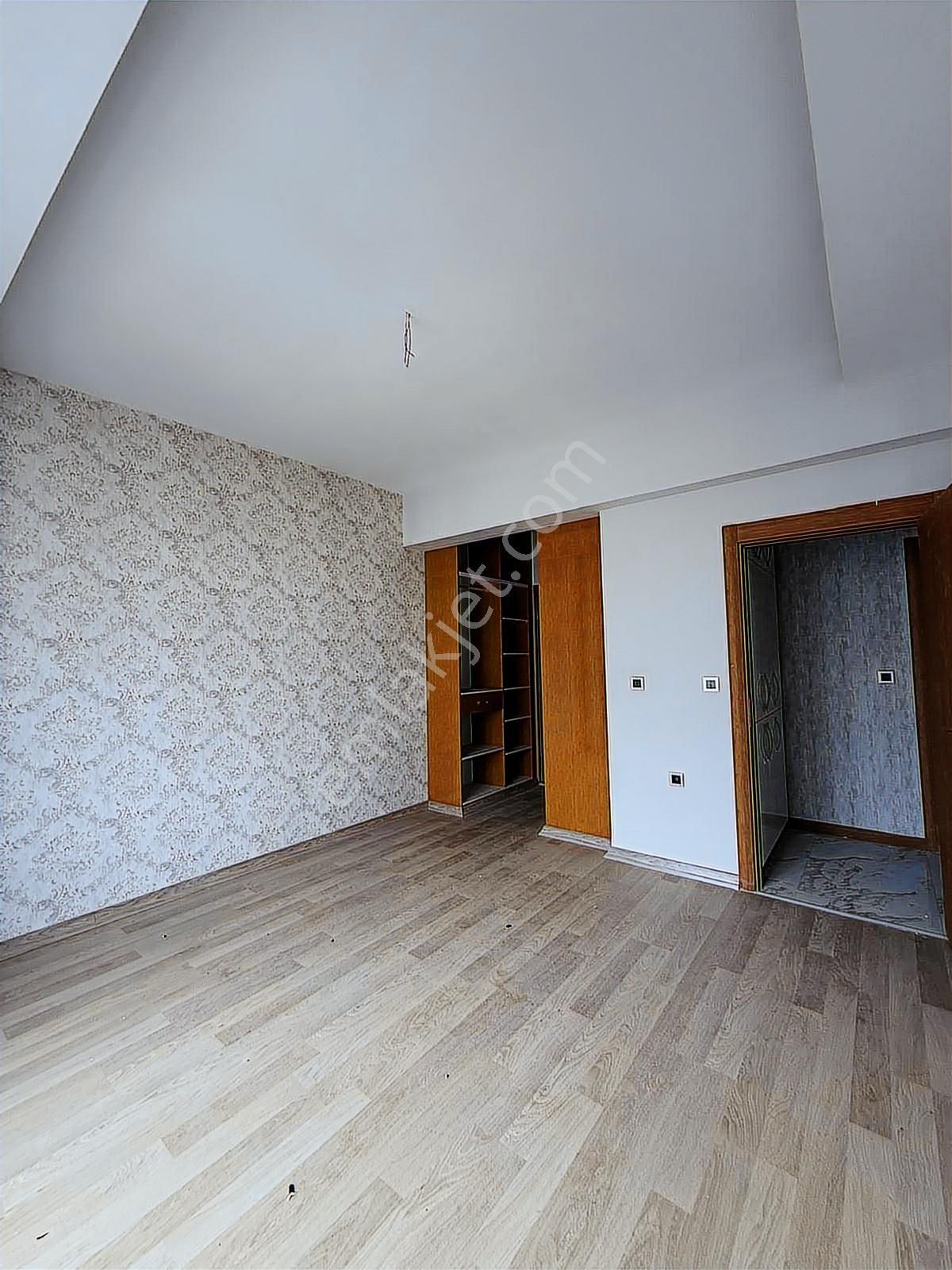 Ertugrulgazi De 3+1 Giyinme Odalı Harikalık Ön Plan - Görsel 12