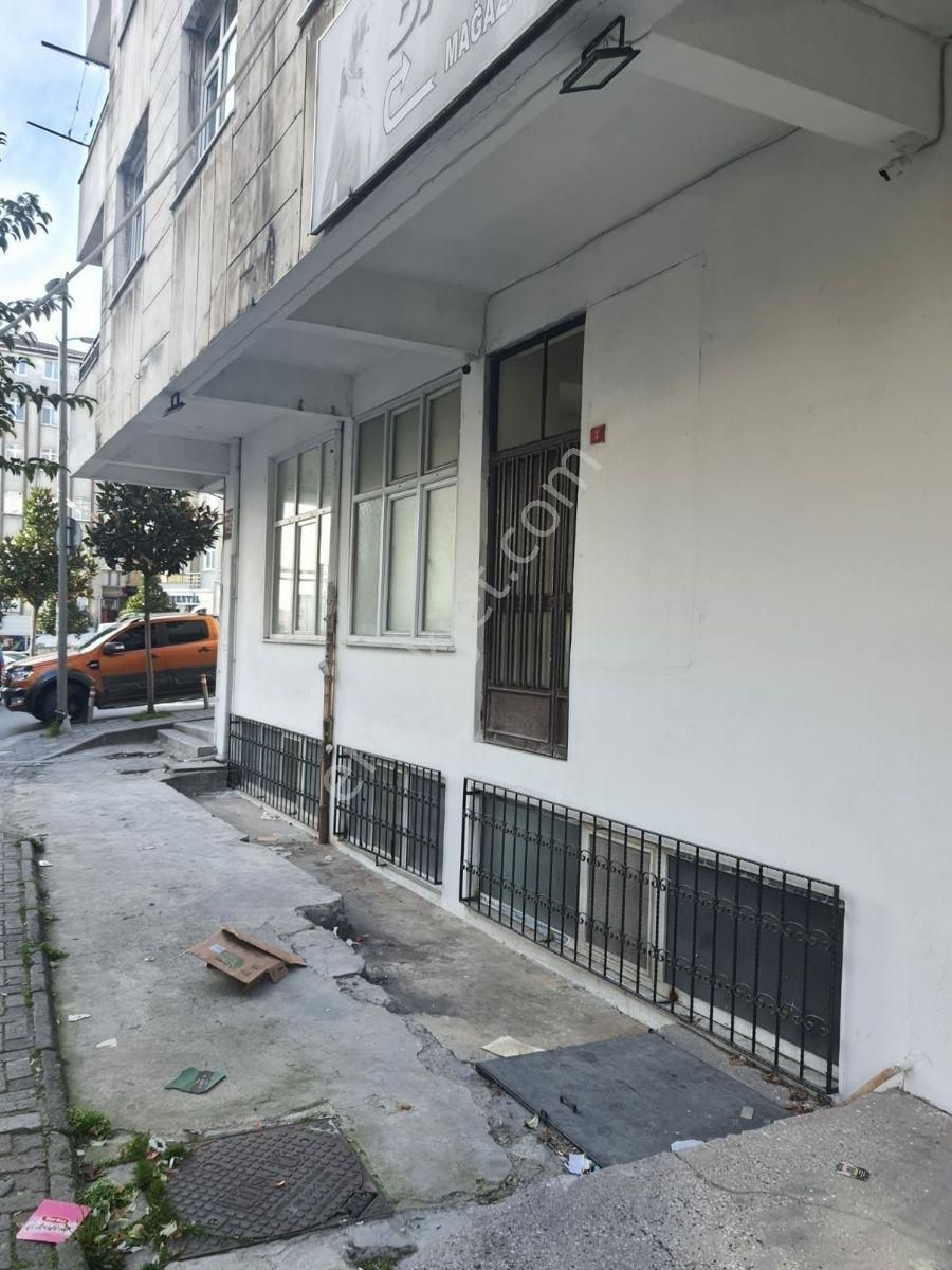 Güngören'de Ana Caddeye Cepheli Köşe Dükkan - Görsel 3