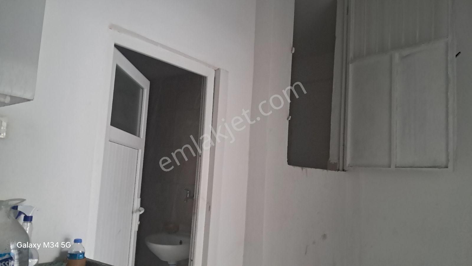 Güngören'de Ana Caddeye Cepheli Köşe Dükkan - Görsel 9