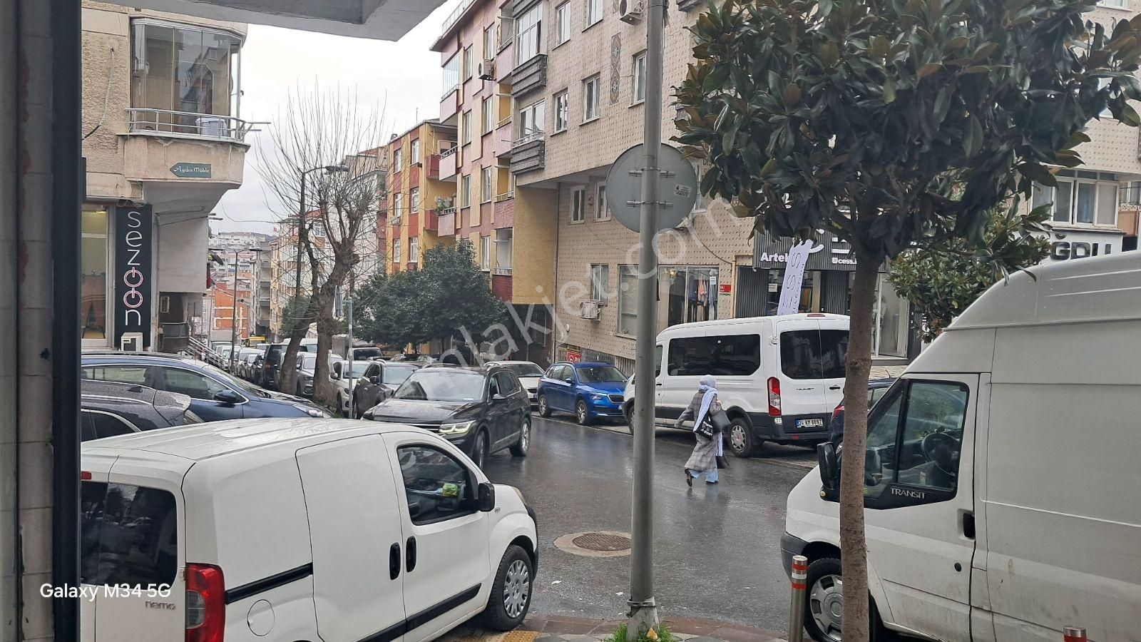 Güngören'de Ana Caddeye Cepheli Köşe Dükkan - Görsel 24