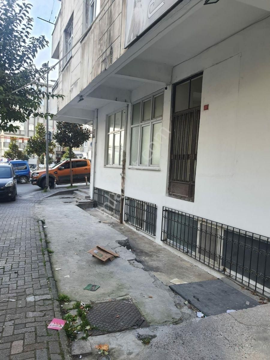 Güngören'de Ana Caddeye Cepheli Köşe Dükkan - Görsel 14