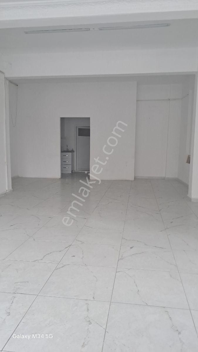 Güngören'de Ana Caddeye Cepheli Köşe Dükkan - Görsel 23