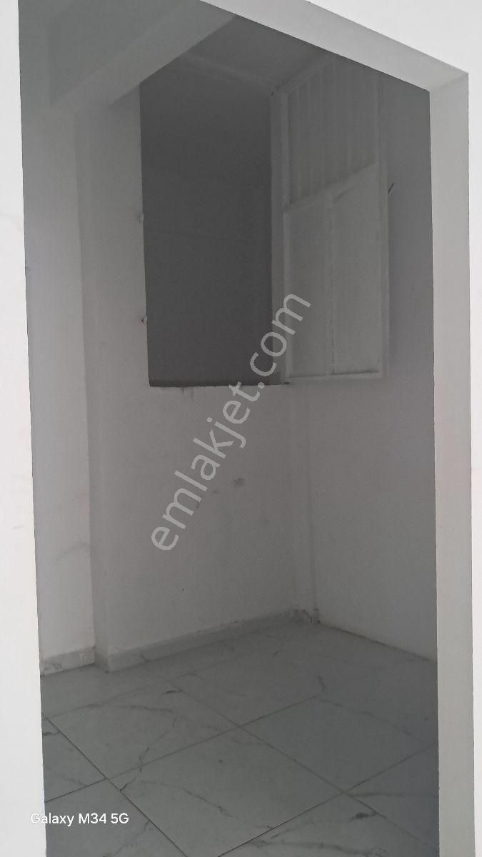 Güngören'de Ana Caddeye Cepheli Köşe Dükkan - Görsel 13