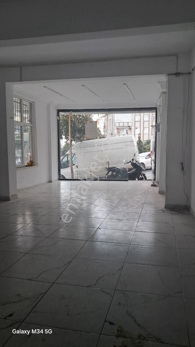 Güngören'de Ana Caddeye Cepheli Köşe Dükkan - Görsel 11