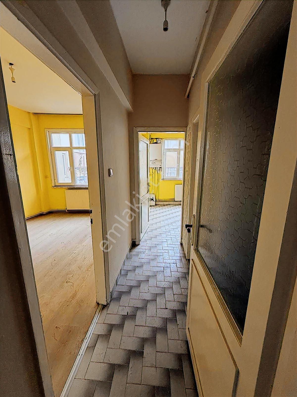 Gaziosmanpaşa Şemsipaşa Mahallesinde Satılık 2+1 Çift Balkon - Görsel 5