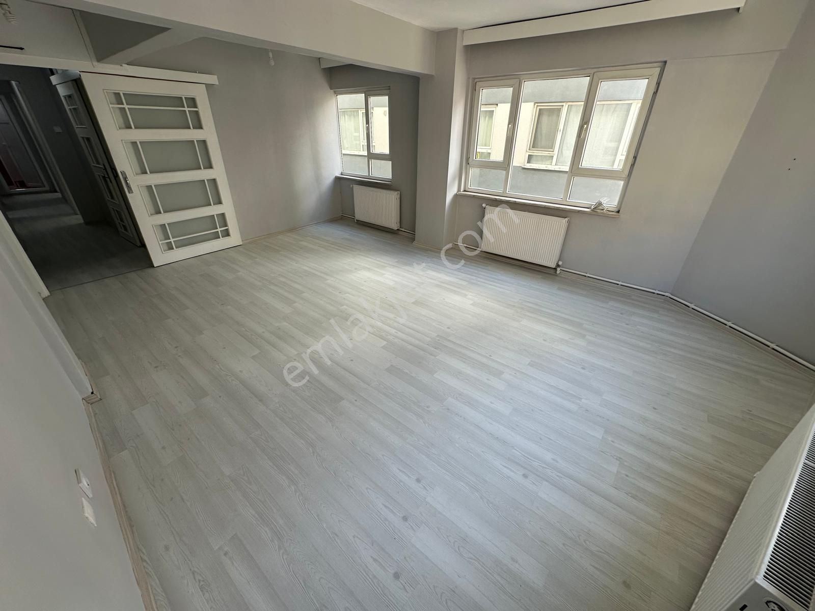 Heykel İbrahimpaşa'da Boyalı Masrafsız 3+1 Kiralık Daire - Görsel 3