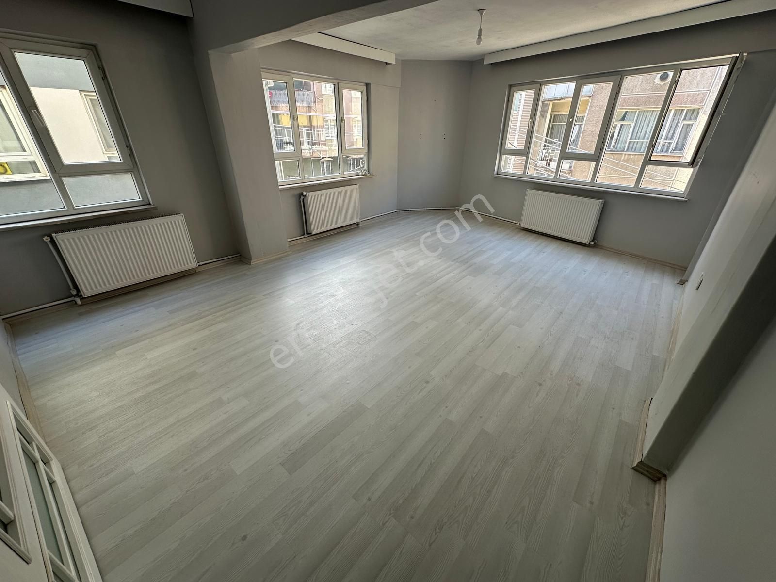 Heykel İbrahimpaşa'da Boyalı Masrafsız 3+1 Kiralık Daire