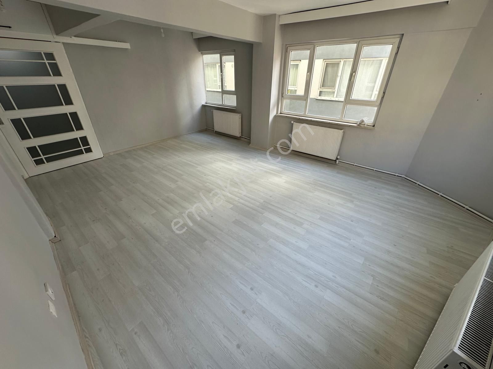 Heykel İbrahimpaşa'da Boyalı Masrafsız 3+1 Kiralık Daire - Görsel 2