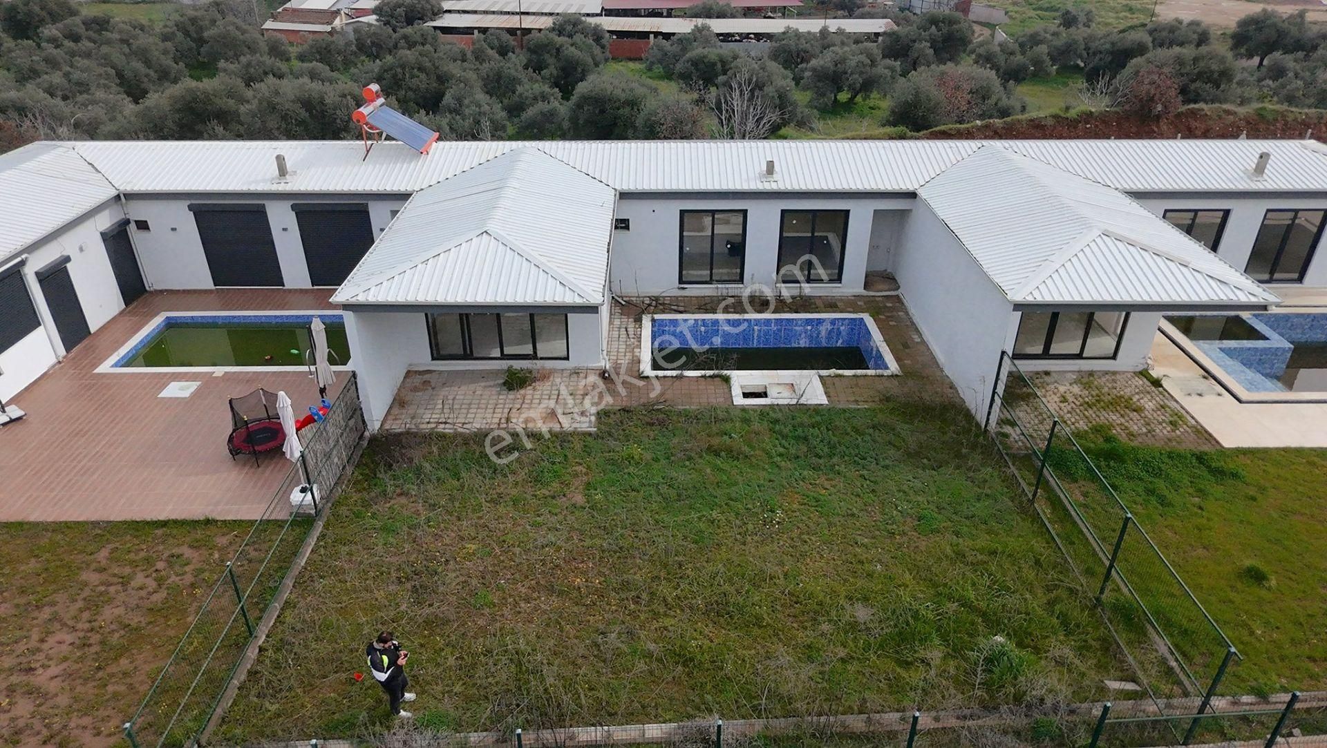 **nazilli Bozyurt Mahallesi’nde Müstakil – Havuzlu – Tek Katlı Villa**