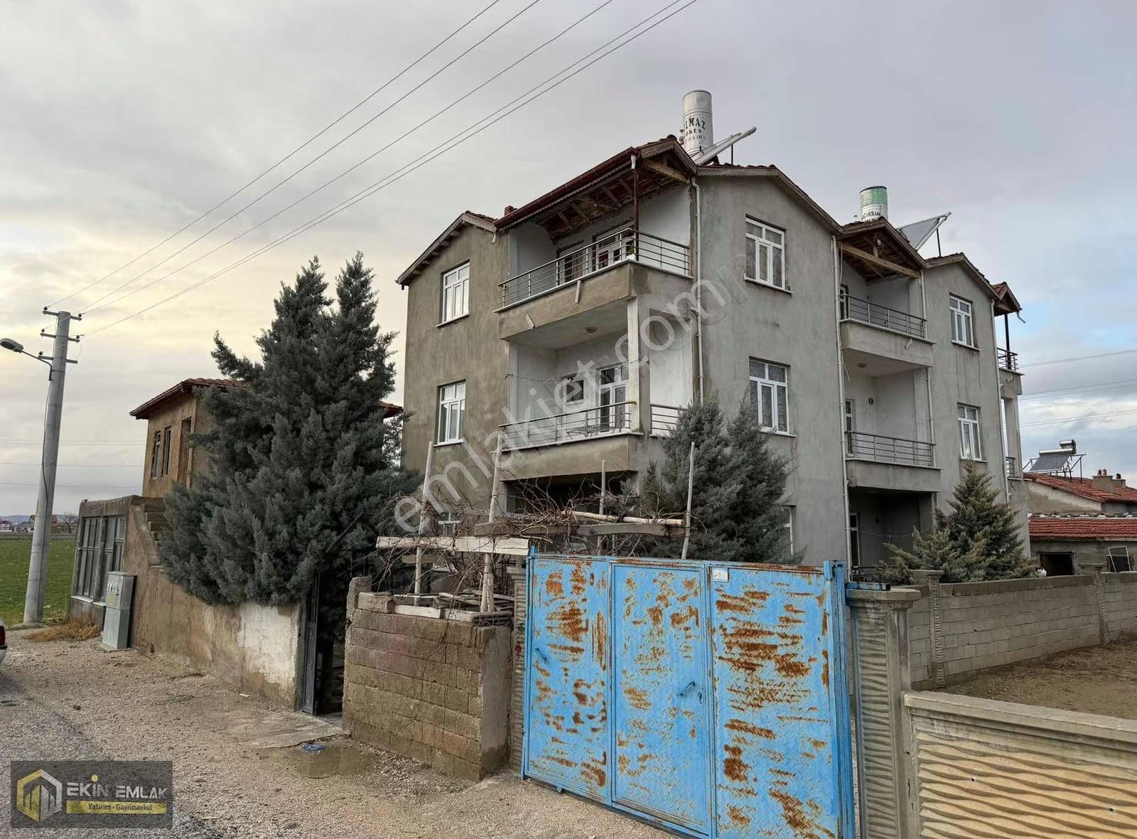 Karatay Saraçoğlu Mah. 3 Katlı Doğalgazlı Müstakil Ev