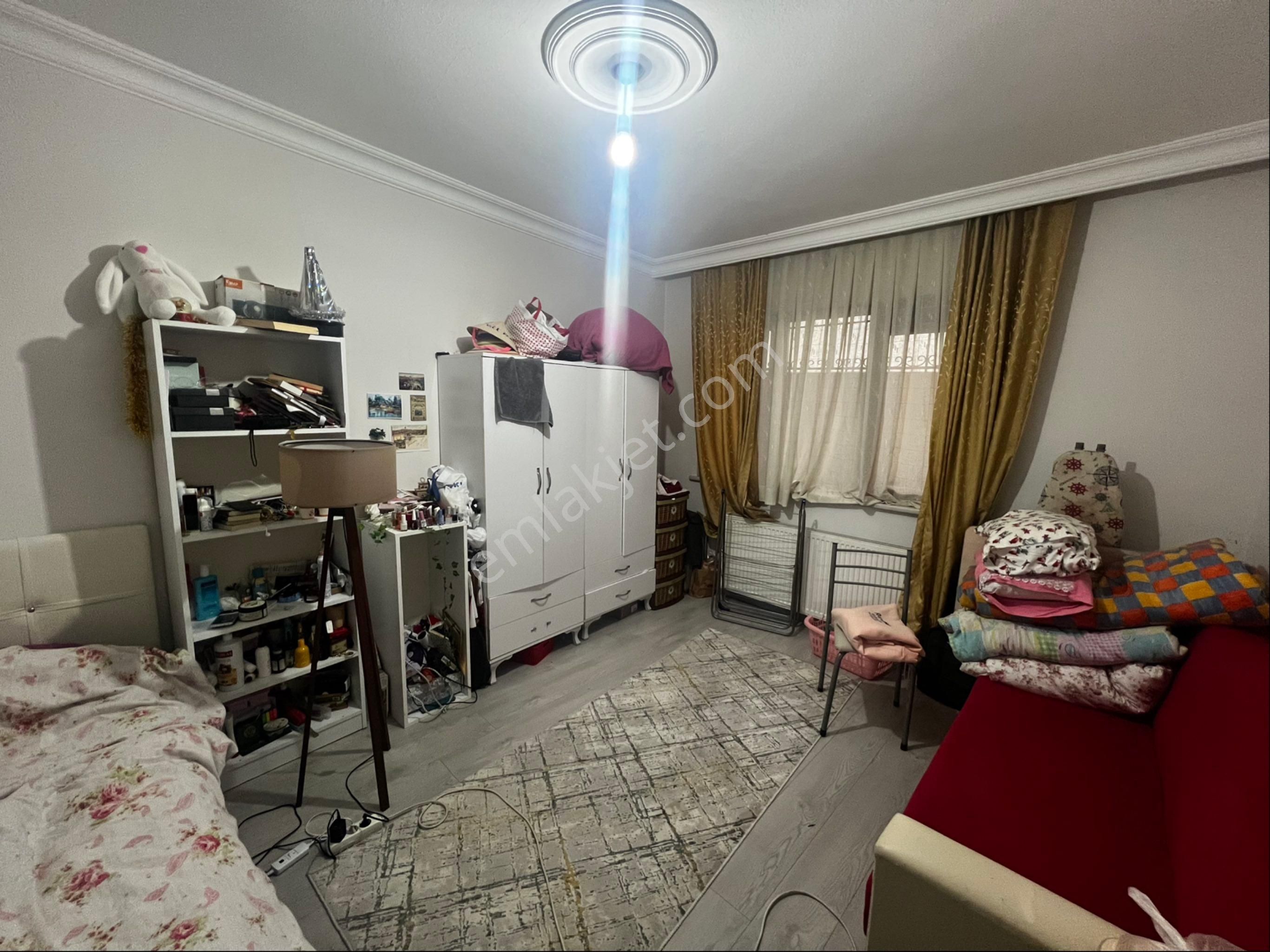 Naz Emlaktan Murat Reis Mahallesinde Asansörlü Otoparklı Genç Binada 2+1 Satılık Daire