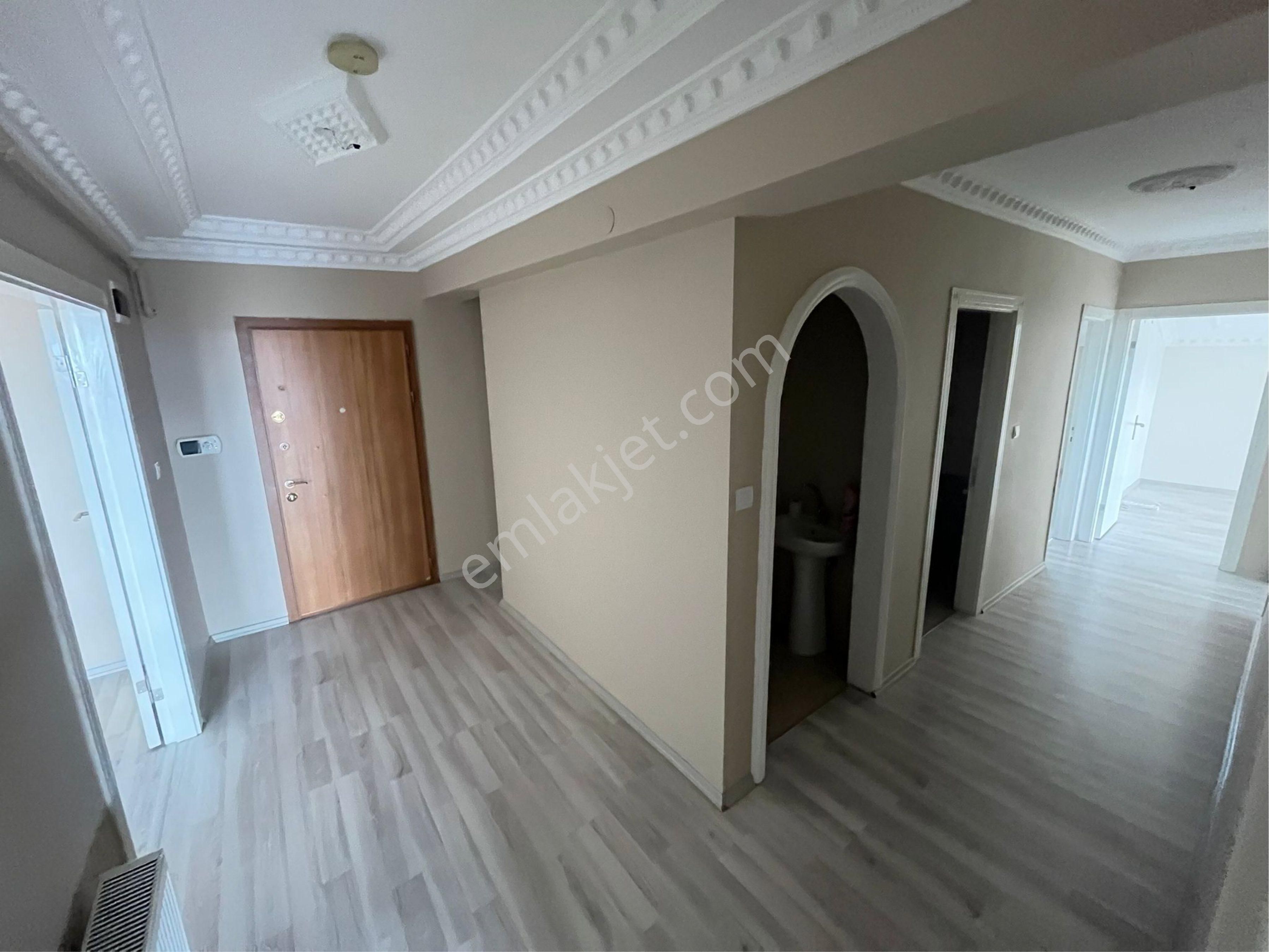 23 Nisan Okul Yanı Katta Asansörlü E.banyolu Ankara Manzaralı3+1 - Görsel 19