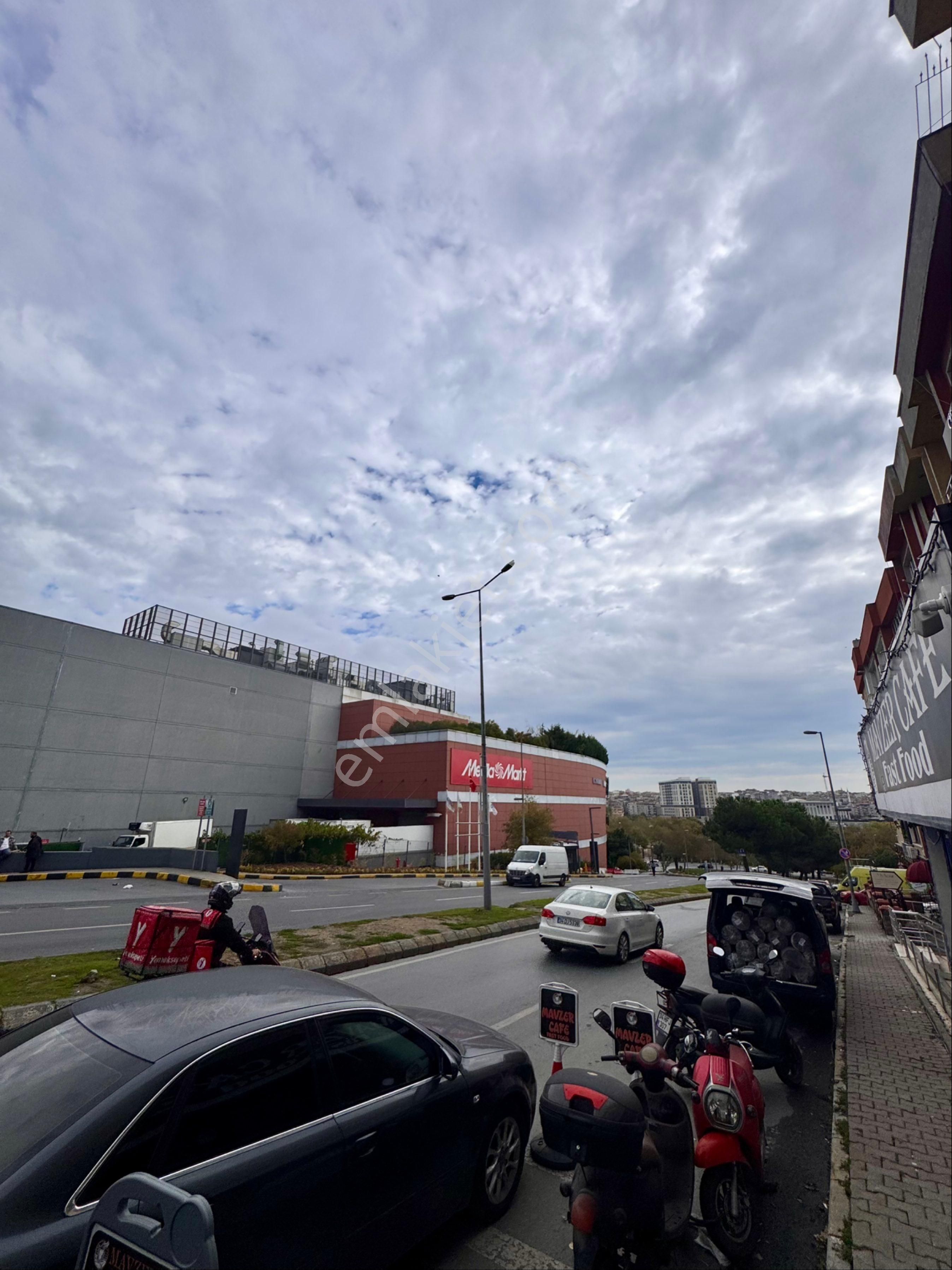 Marmaram Forum , Bakırköy Adliyesi Ve Belediyesine Çok Yakın Kiralık Dükkan - Görsel 2